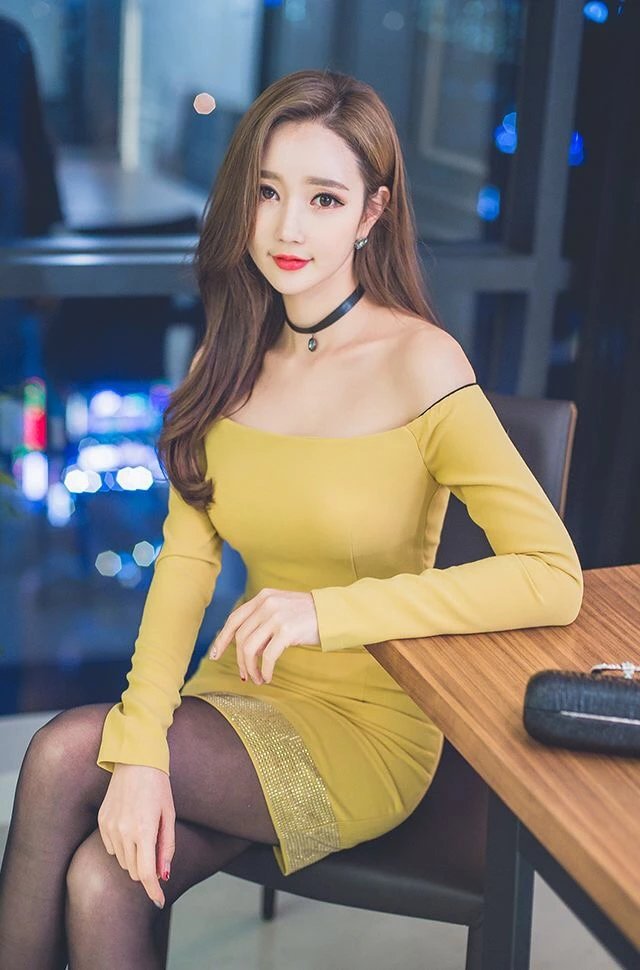 韩国极品美女模特黑丝美腿写真照