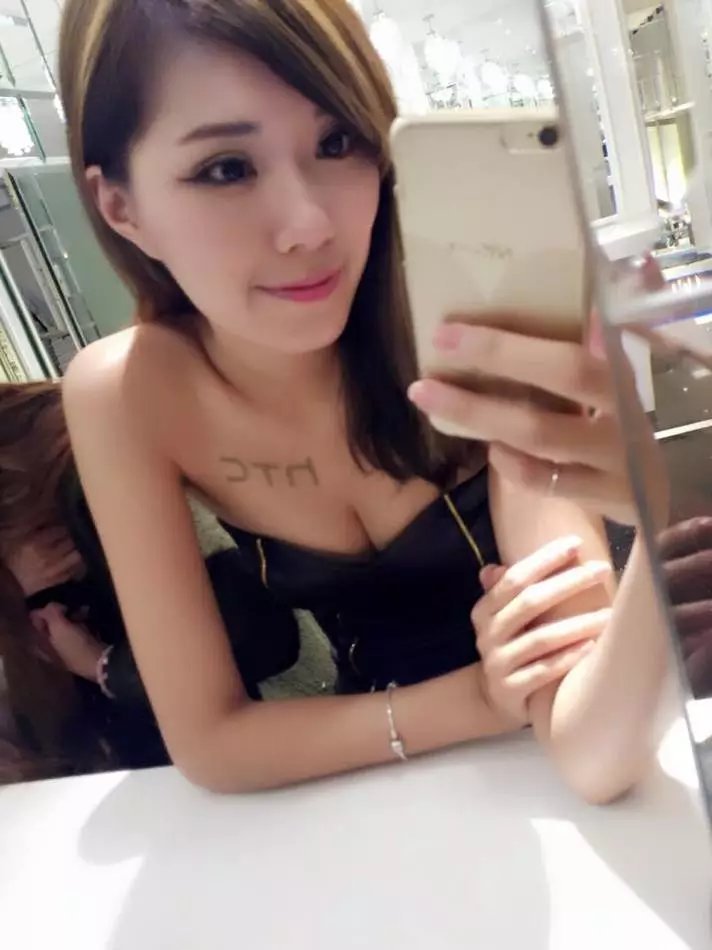 台湾showgirl美女模特杨文洁时尚靓丽自拍照
