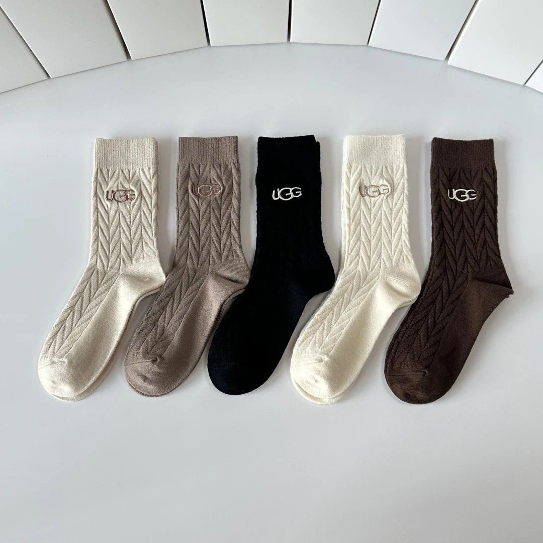 特P65 配包装 UGG 新款羊绒中长款堆堆袜袜子！一盒五双， 专柜同步筒款袜子，大牌出街，潮人必备超好搭