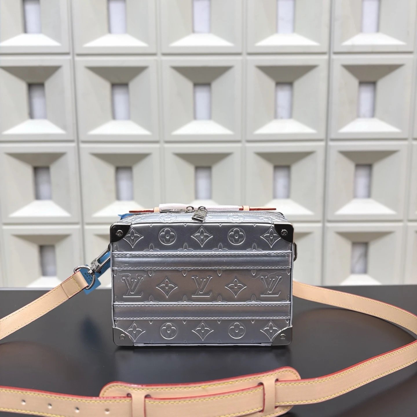 Louisvuitton lv HANDLE SOFT TRUNK 手袋 镜面盒子包 小方包 男女通用单肩斜挎包 小箱子 实物拍摄 原厂原版面料 防尘袋 礼盒 15 x 21 cm