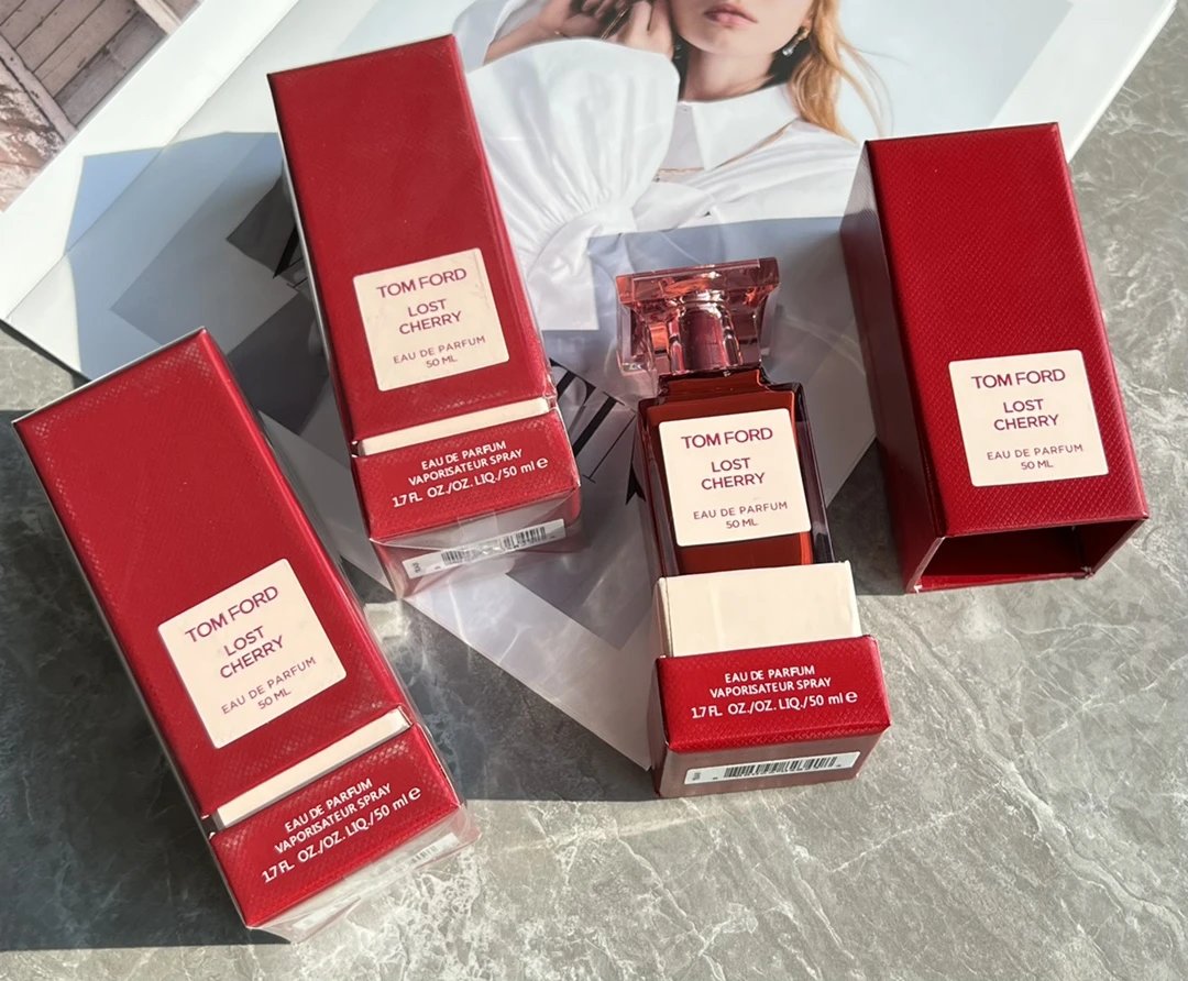 原单品质 Tom Ford落樱甜情～ Ford 家的落樱甜情'这只被无数直男夸过的高级樱桃香，据说是闻上去就想吃掉的香味！！简直是约会必杀技 英文名“lost cherry”，翻译过来是“失贞香”无论