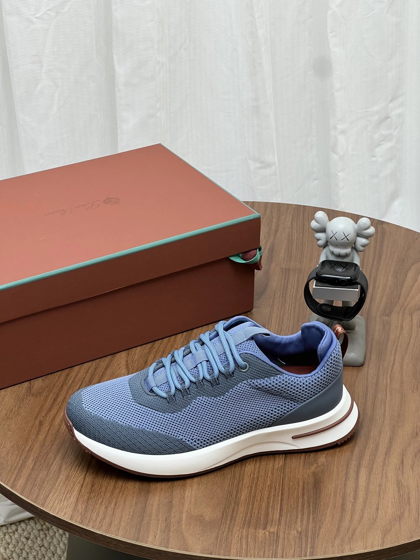 独家实拍（顶级版本）26ss Loro Piana 秋季散步 运动 男鞋 LP慢跑鞋 随意进出专柜对比 这款休闲鞋采用Wind纤维针织而成 纯手工打造 呈现出别致的立体效果 独特的版型在中段轻微变窄