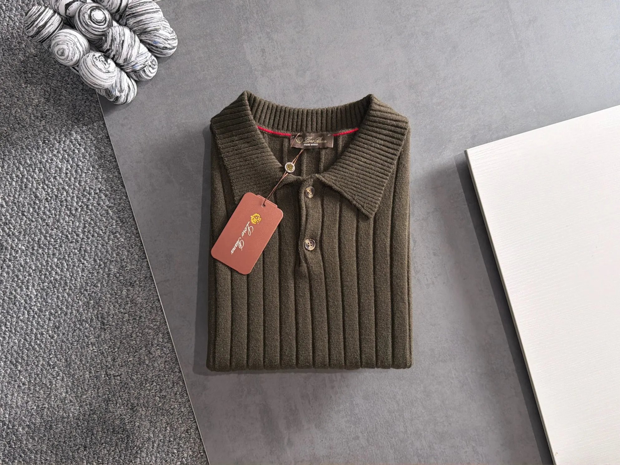 LP 诺悠偏雅 Loro Piana 老钱风 针织毛衣针织衫，采用面料选择：62%羊毛+23%锦纶+15%抗起球腈纶混纺纱线，经由进口针织机精密织造