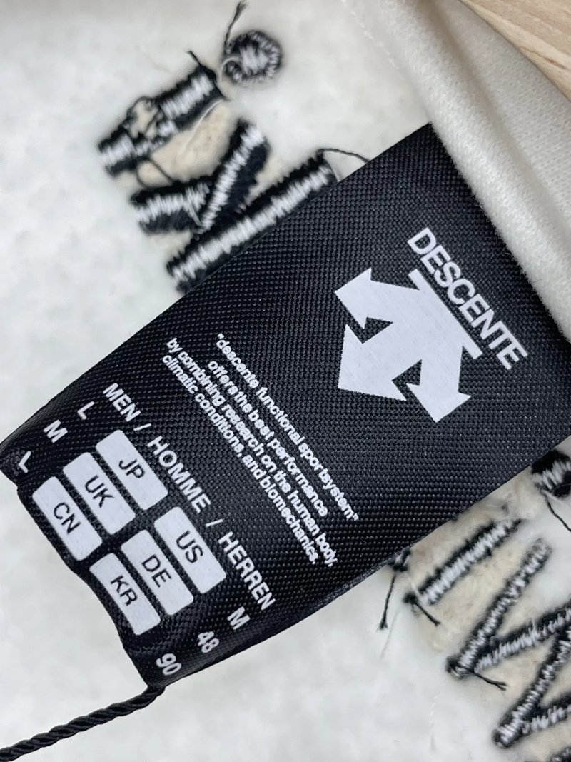 情侣款，可外穿可内搭：DESCENTE  瑞士国家高山滑雪队 针织运动外套 团购价339元（吊牌价1790元） 买手党-买手聚集的地方