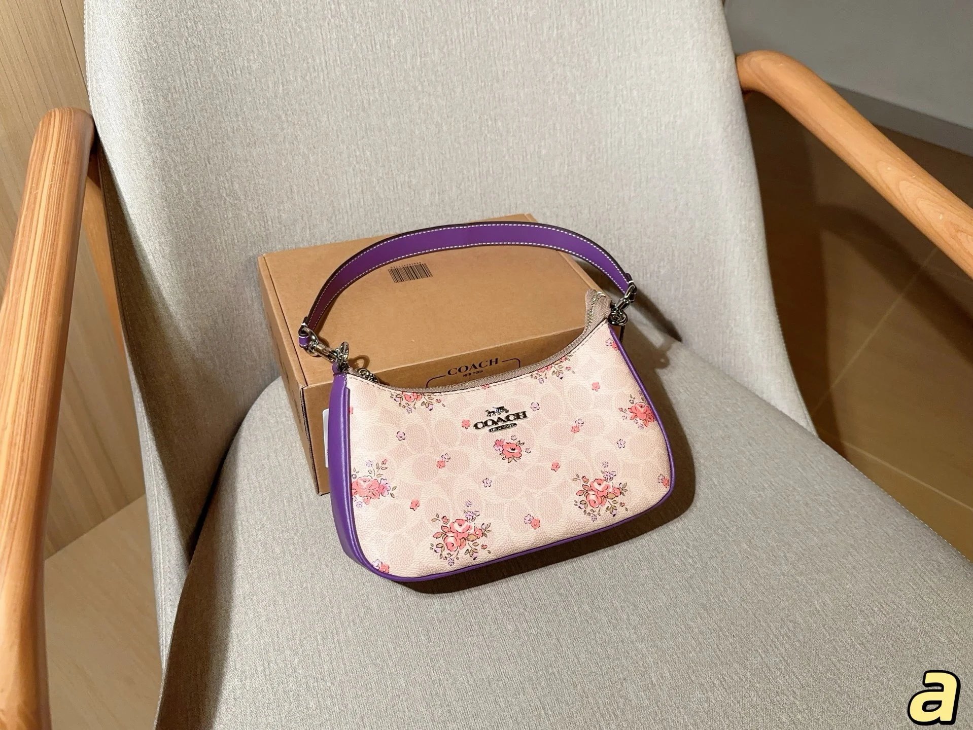 蔻驰coach 经典Teri 新品teri花-1