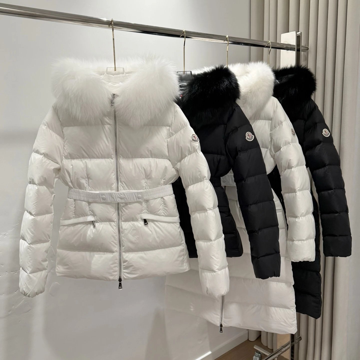 广州高版本Moncler秋冬 新款哑光Boed女士狐狸毛领羽绒服女装冬装本色毛领同色毛领，袖标有NFC芯片-2