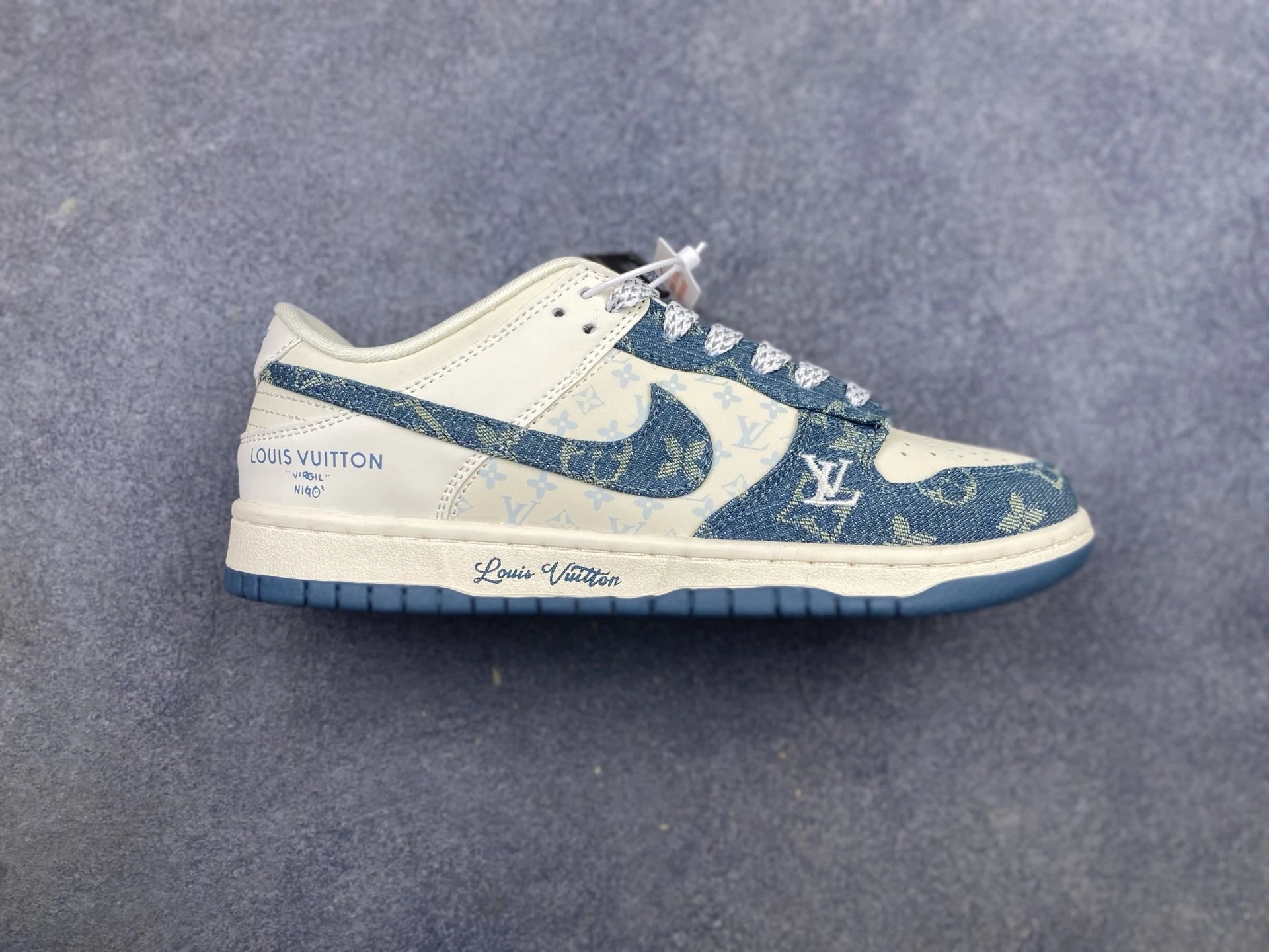 海外爆款限量发售！高端定制Nike SB Dunk Low “巴黎世家联名---米白灰”高端定制 低帮休闲板鞋 定制鞋盒 大厂纯原品质出货 超高清洁度 皮料切割干净无任何毛边 细节完美-4