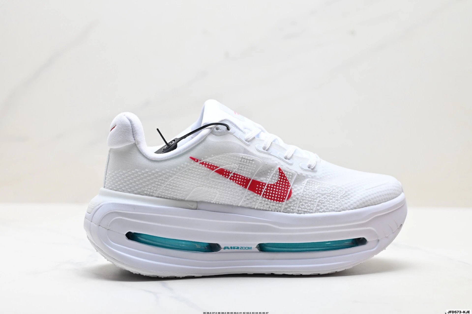 NM 公司级Nike VOMERO PREMIUM 耐克 舒适减震防滑 低帮跑步鞋 全掌ReactX泡绵中底 前掌和后跟还配备了Air Zoom气垫单元 据说跑起来更快更舒适哦 这次最大的升级点 首次
