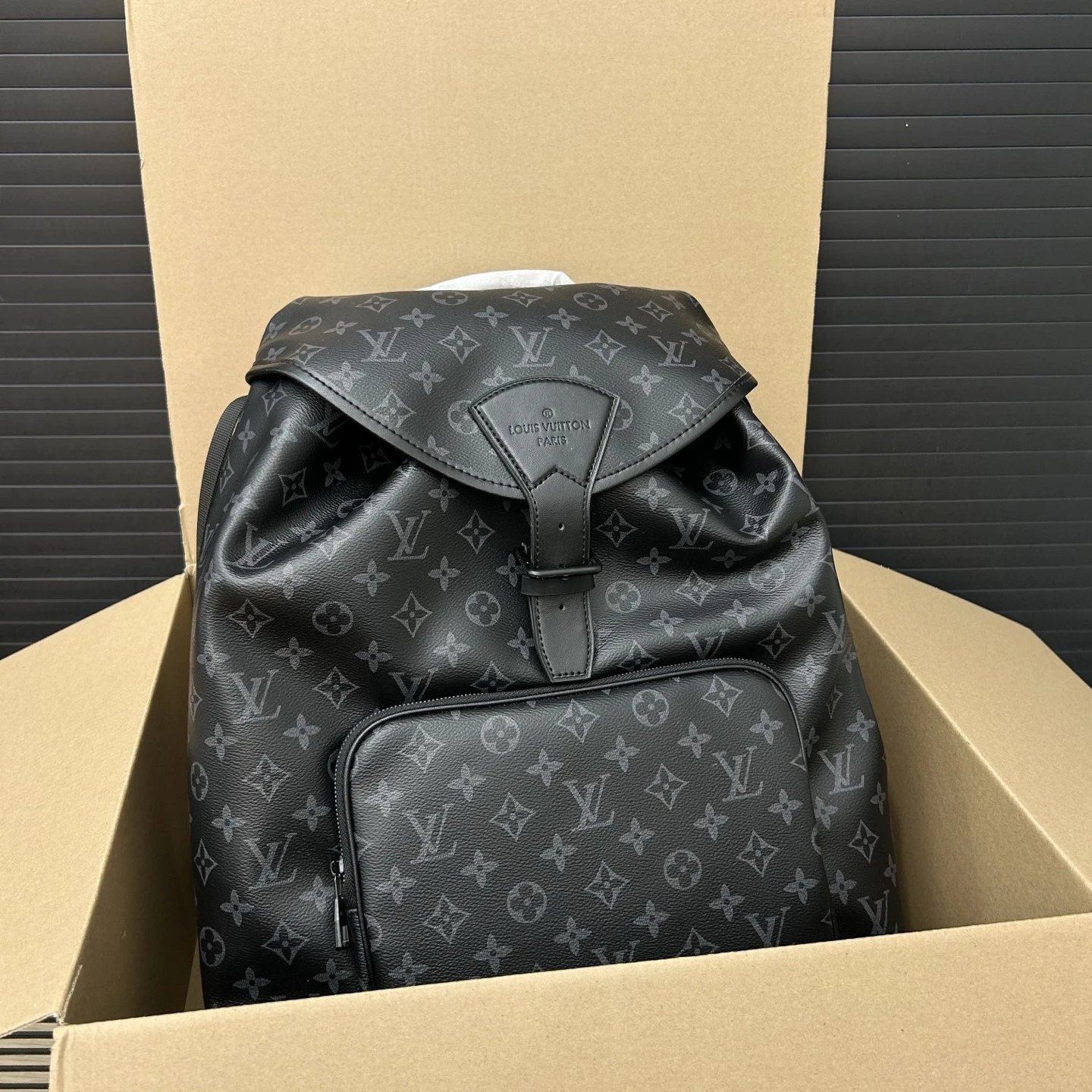 Louisvuitton lv 芯片版 Montsouris 男士背包 书包 电脑包 经典百搭 实物拍摄 原厂原版面料 配送礼盒 32 x 40 cm 