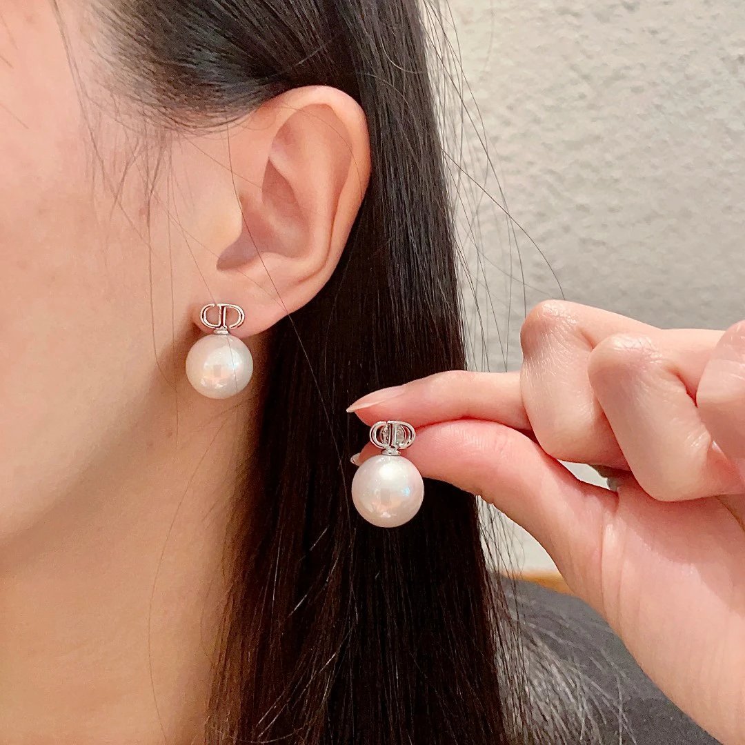Dior 迪奥 中古 耳环 一致上新 精选原版一致 黄铜材质 甜美气质高雅