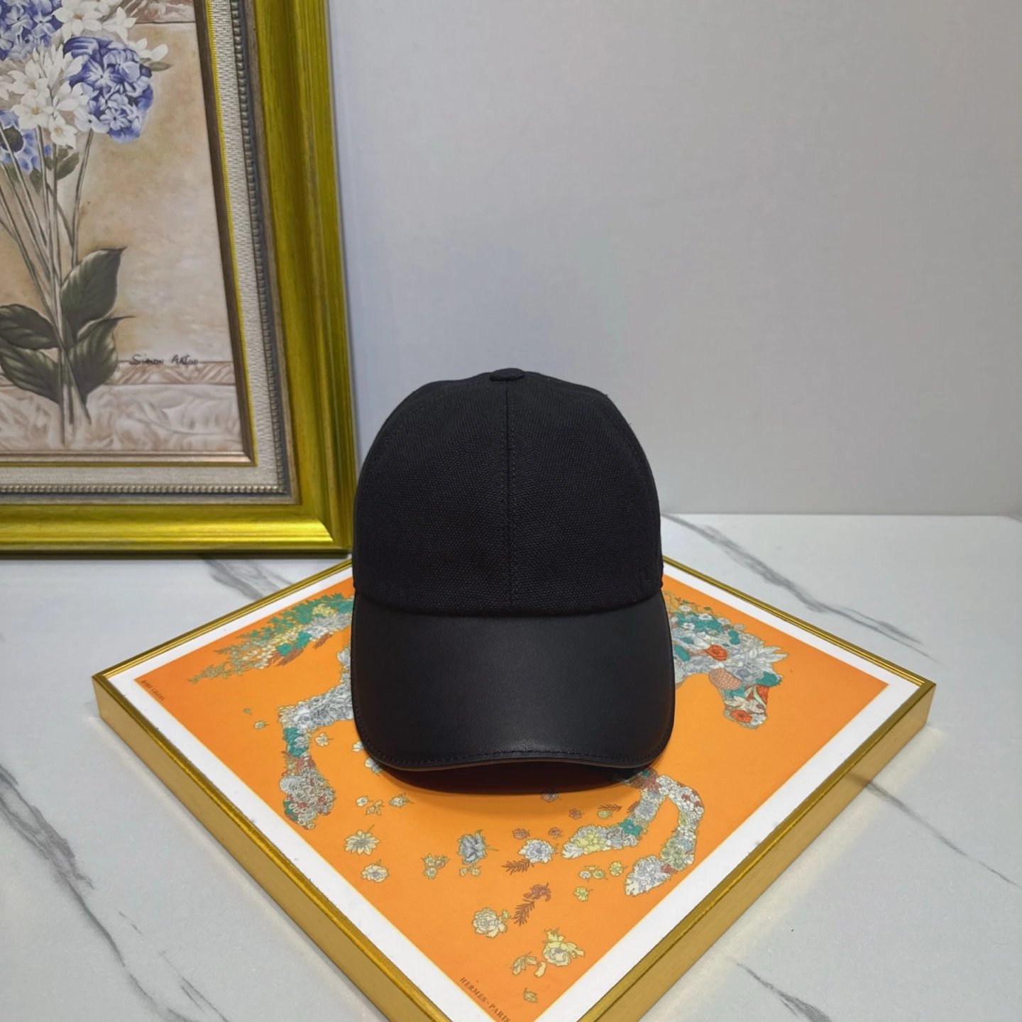 官网原单新款板本 HERMES 爱玛仕 帽缘采用欧洲胎牛皮加亚麻棉料内里纯棉棒球帽，全钢五金带钢印小LG重工手法欧洲爱玛仕原单皮扣，多重内里，曰韩潮流，时尚大气请认准细节，帅哥美女必入款配防尘袋男女必