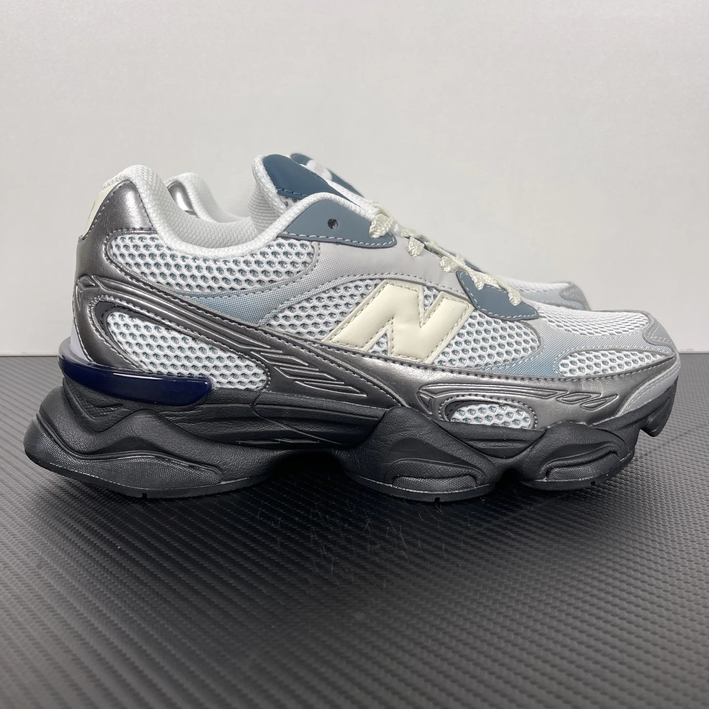 自取/代发自减 纯原版/C版 New Balance NB9060黑灰！ 鞋款灵感源自设计师本人对夏日的怀日回忆