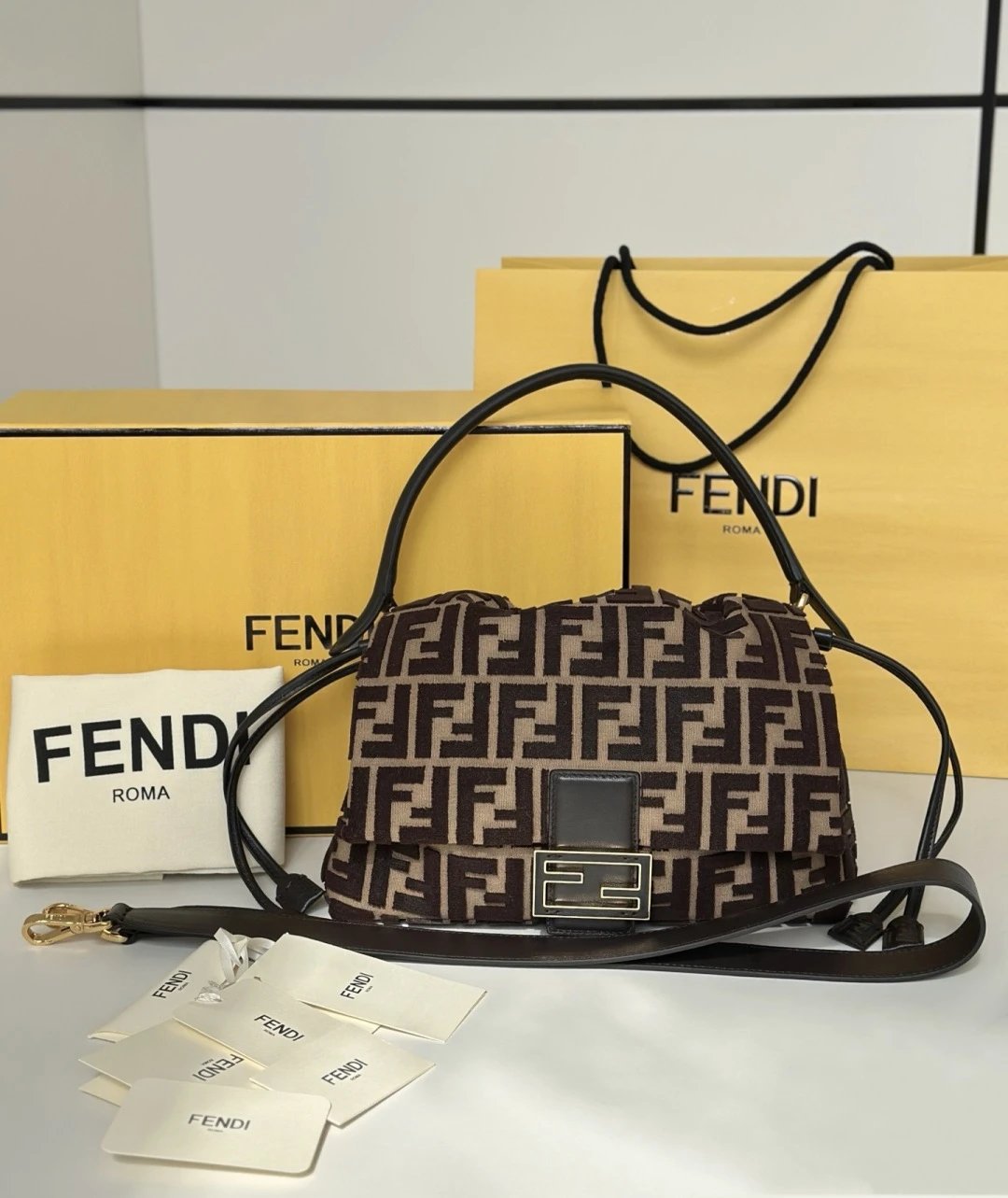 FENDI 全新 Mamma Baguette 来了！