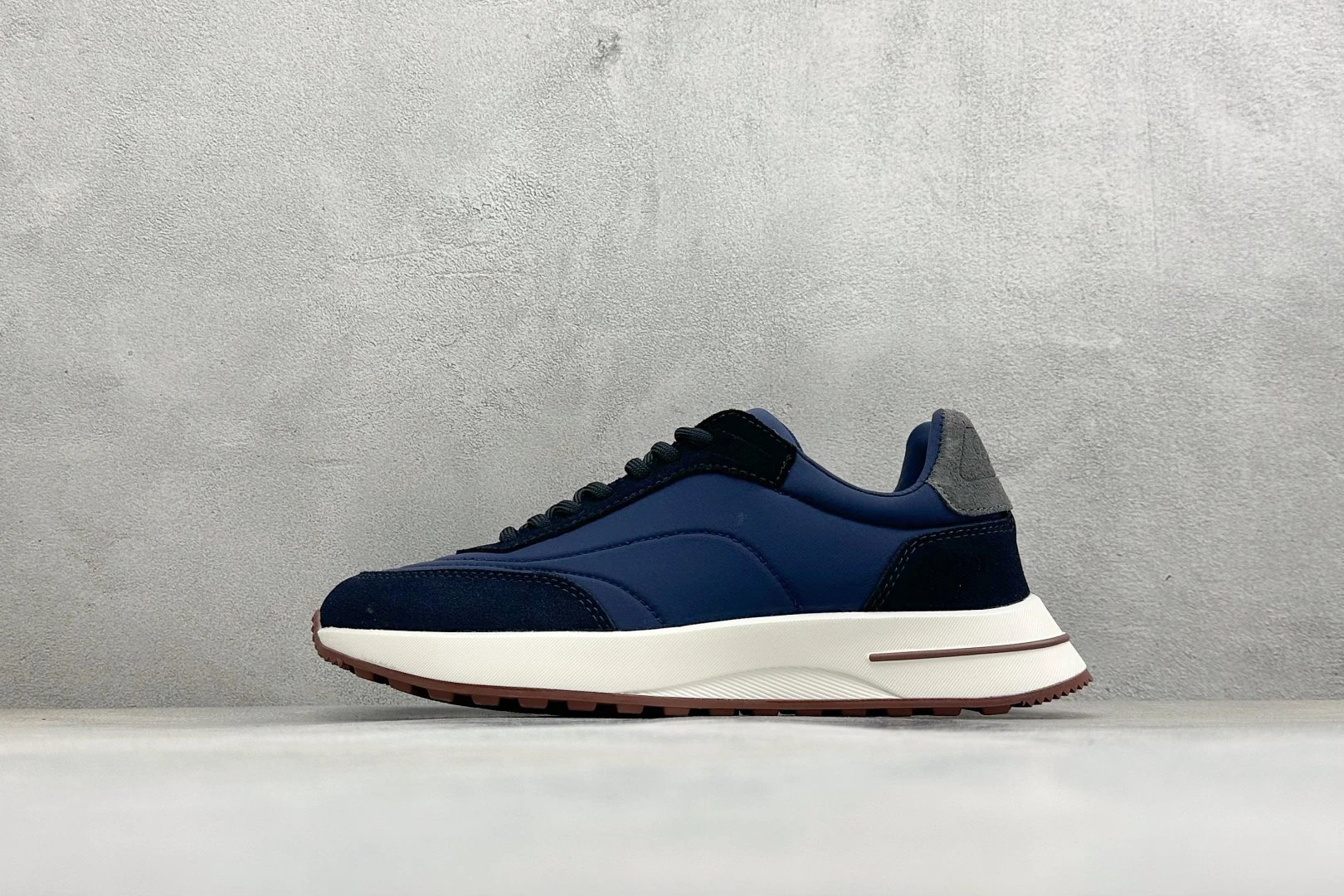 本 放店私 Loro Piana Week-End Walk LP 老钱风系列 诺悠翩雅运动鞋