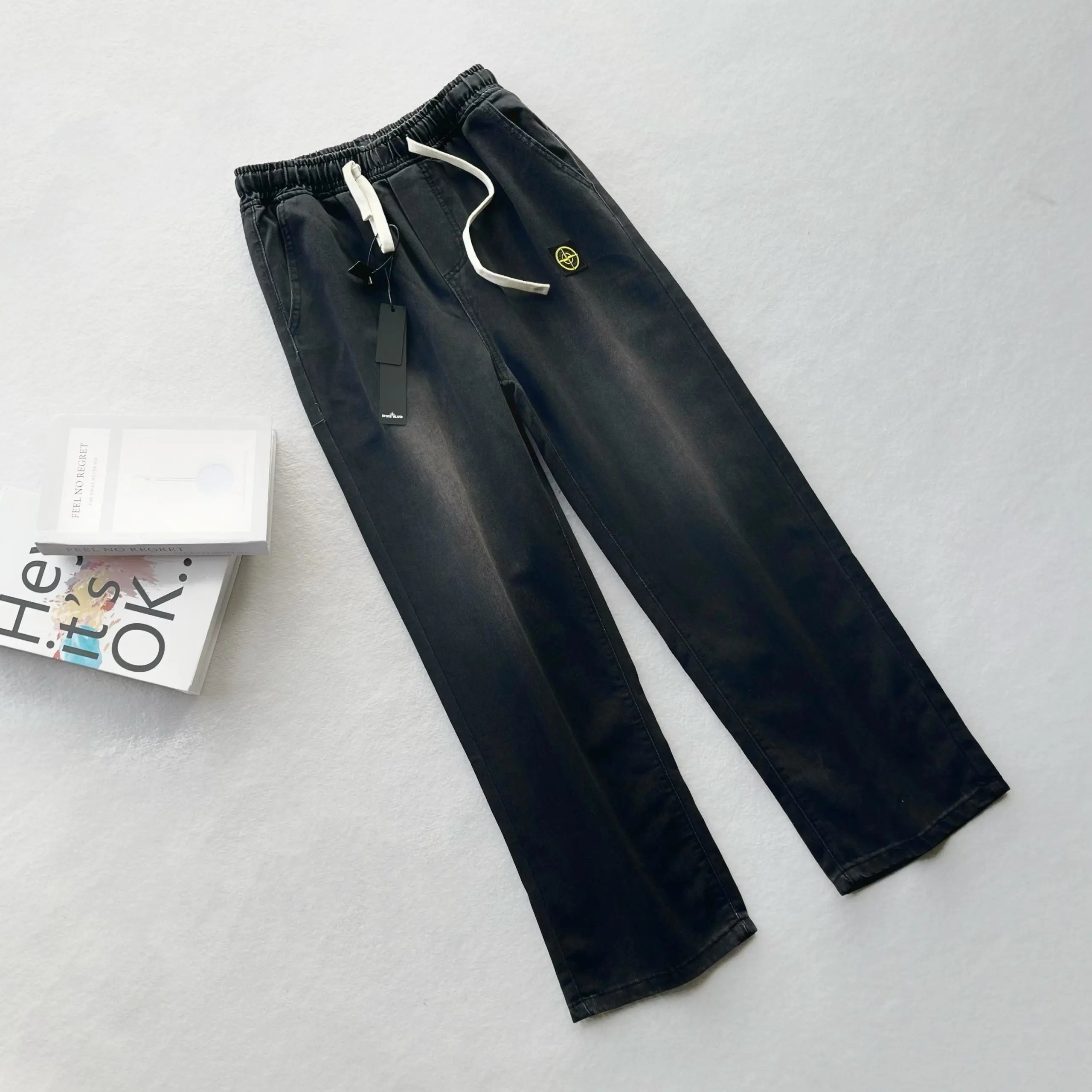 包邮 Stone Island 石头岛春夏薄款天丝垂感弹力通勤冰丝休闲牛仔裤 非常有腔调的一款！追求高端与奢华的风范！薄款牛仔裤，夏季穿着也不显热，我们以简洁而不简单的款式设计，唤起年轻人对潮流穿搭的