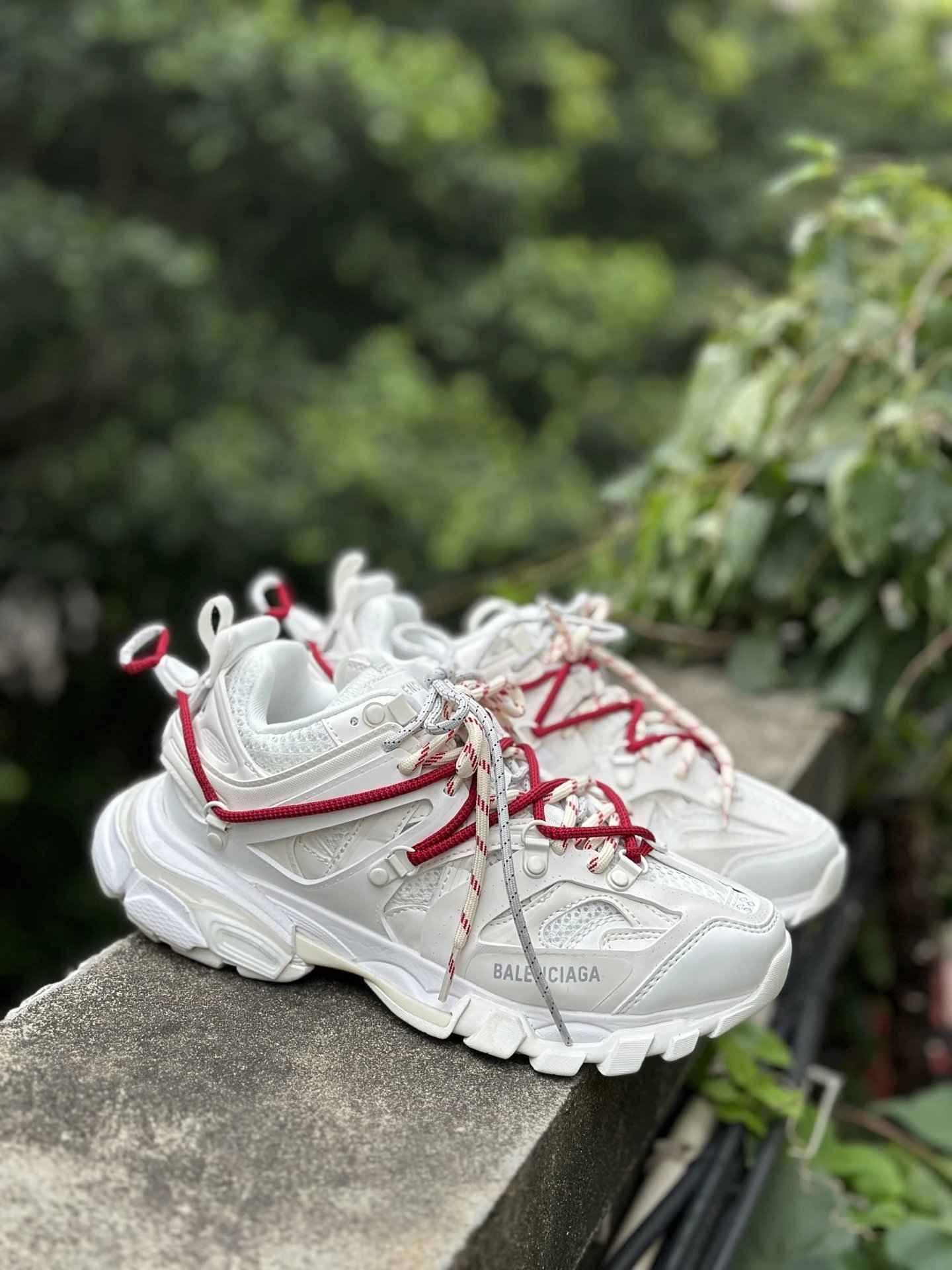 本地自取 Balenciaga 巴黎世家3.0低帮老爹鞋 Balenciaga3.0 Track.2 Open Sneaker 巴黎世家3.0 三代户外概念鞋 鞋面采用176块部件组成 ,整双鞋子从头