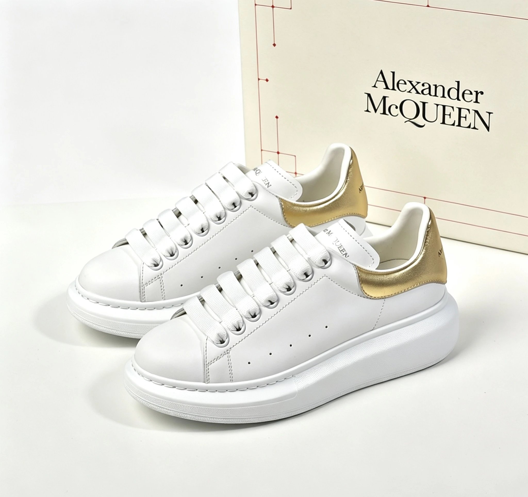 顶级版本情侣款带品牌飞机盒 ALEXANDER MQUEEN 亚历山大.麦昆 流水的时尚，经典 款-1