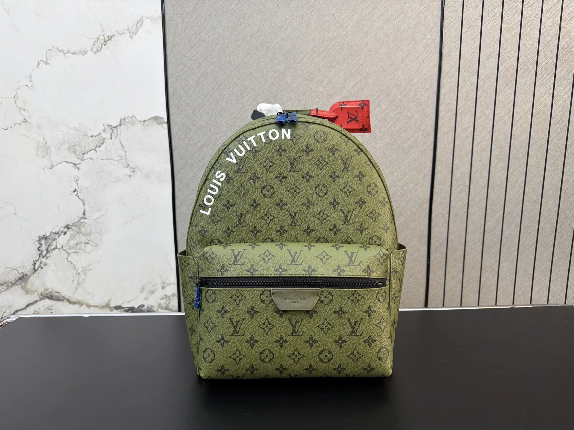 Louisvuitton lv 芯片版 Discovery 双肩包 大容量男士背包 书包 经典百搭 实物拍摄 原厂原版面料 配送防尘袋 42 x 33 cm