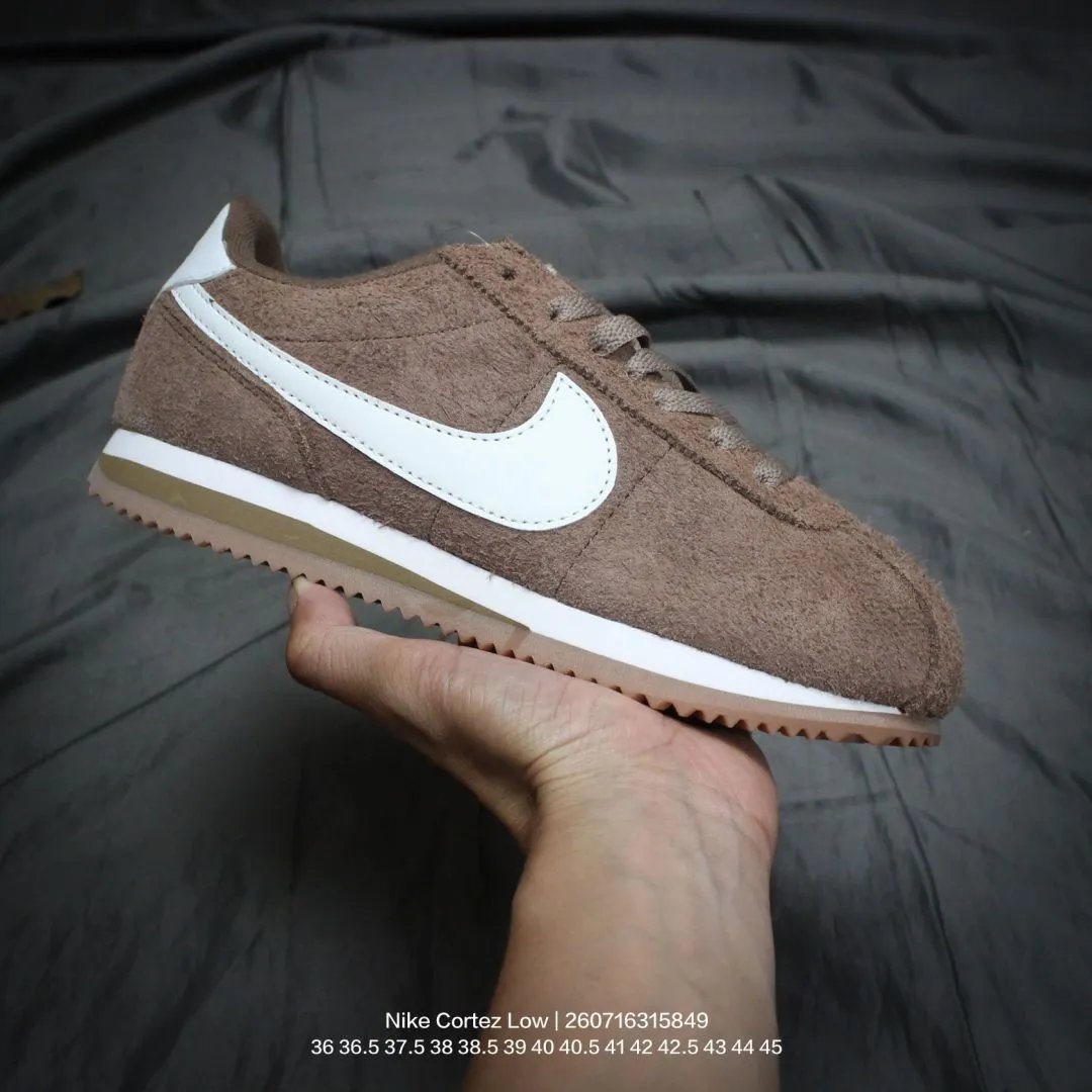 公司级Nike/耐克 升级原楦原纸版开发版型，采用硬质粒面牛剖革组合纤维革饰片鞋面材质，中底搭载双层EVA切片组合高密度发泡橡胶防滑外底复古回归,初代跑鞋！耐克Nike Cortez Low"Sail