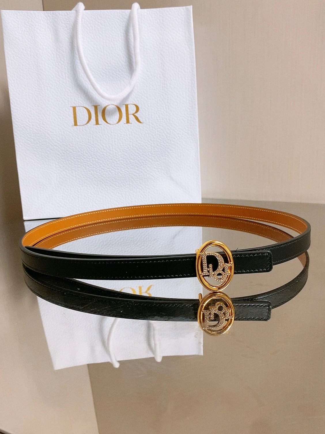 双面dior腰带 椭圆形扣子. 字母精致的镶有水钻 Reversible Dior Oblique Belt 进口光滑小牛皮. 15毫米，增添优雅的视觉效果-3