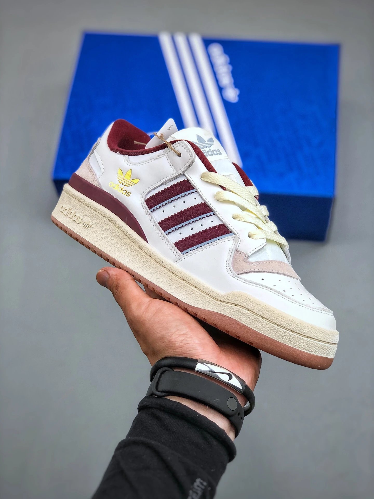海外渠道版 原盒原标 Adidas Forum Low CL 三叶草低邦经典魔术贴复古板鞋 男女潮流头层皮休闲鞋原楦原数据开发 采用牛培皮革材质全头层皮鞋面 原盒原标 专供外贸渠道