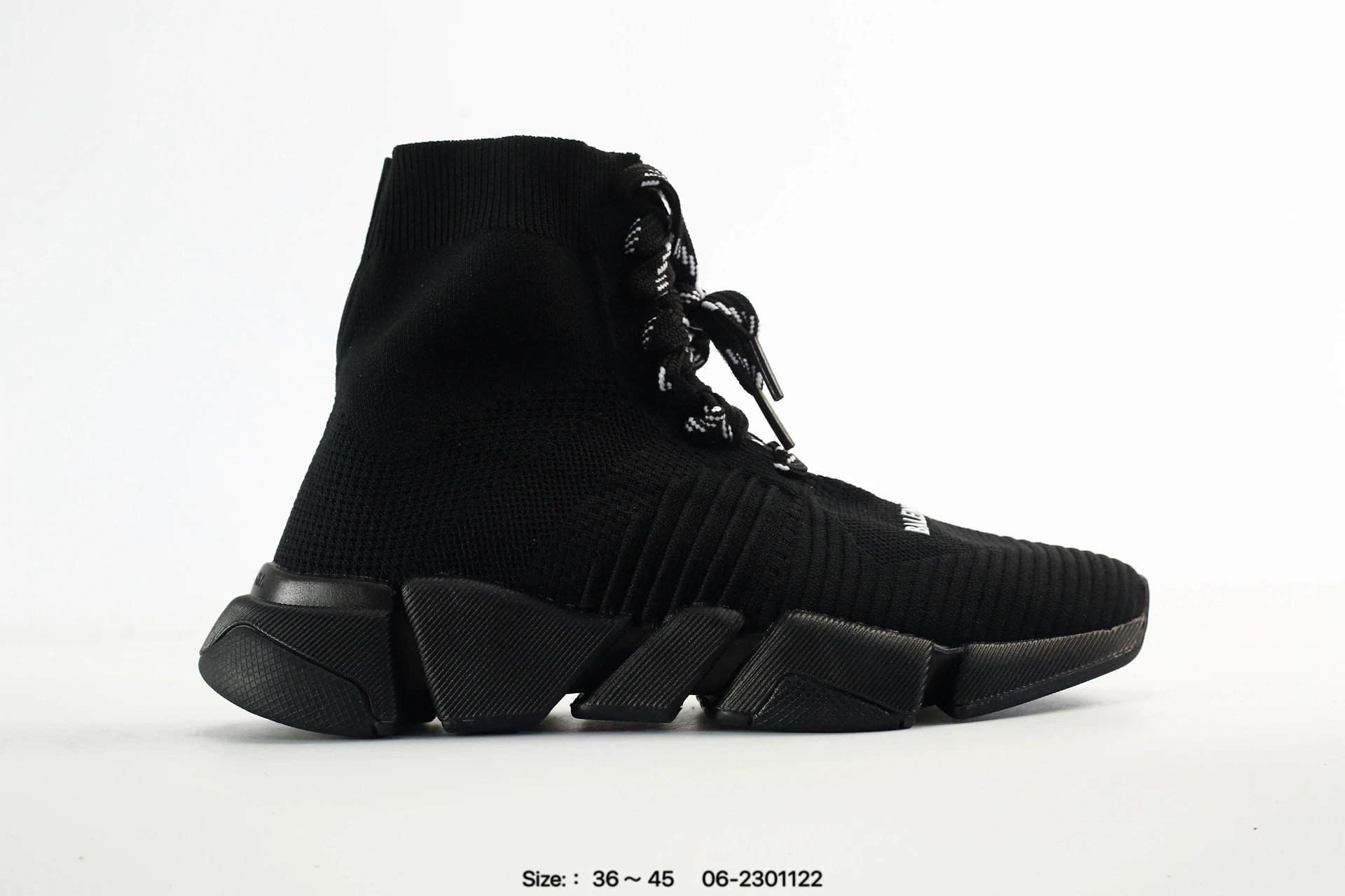 Balenciaga 巴黎世家袜子鞋 巴黎世家 Speed Trainer 巴黎袜子鞋 懒人鞋 皇帝鞋 一脚蹬 太多的词汇来形容这款鞋子了 轻便 舒适穿着方便让它备受青睐 更是各大明星们的最爱-2