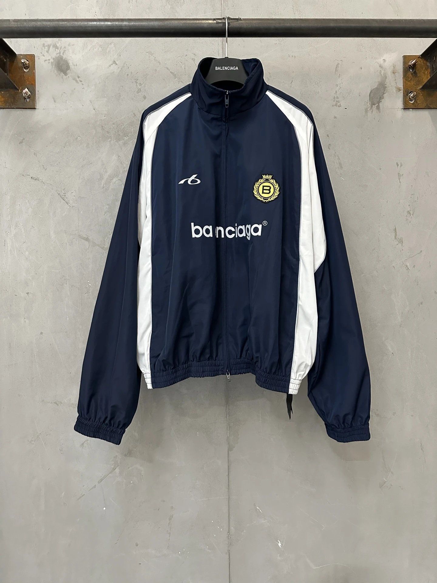 Balenciaga 巴黎世家 26ss 10号环形logo反光条运动
