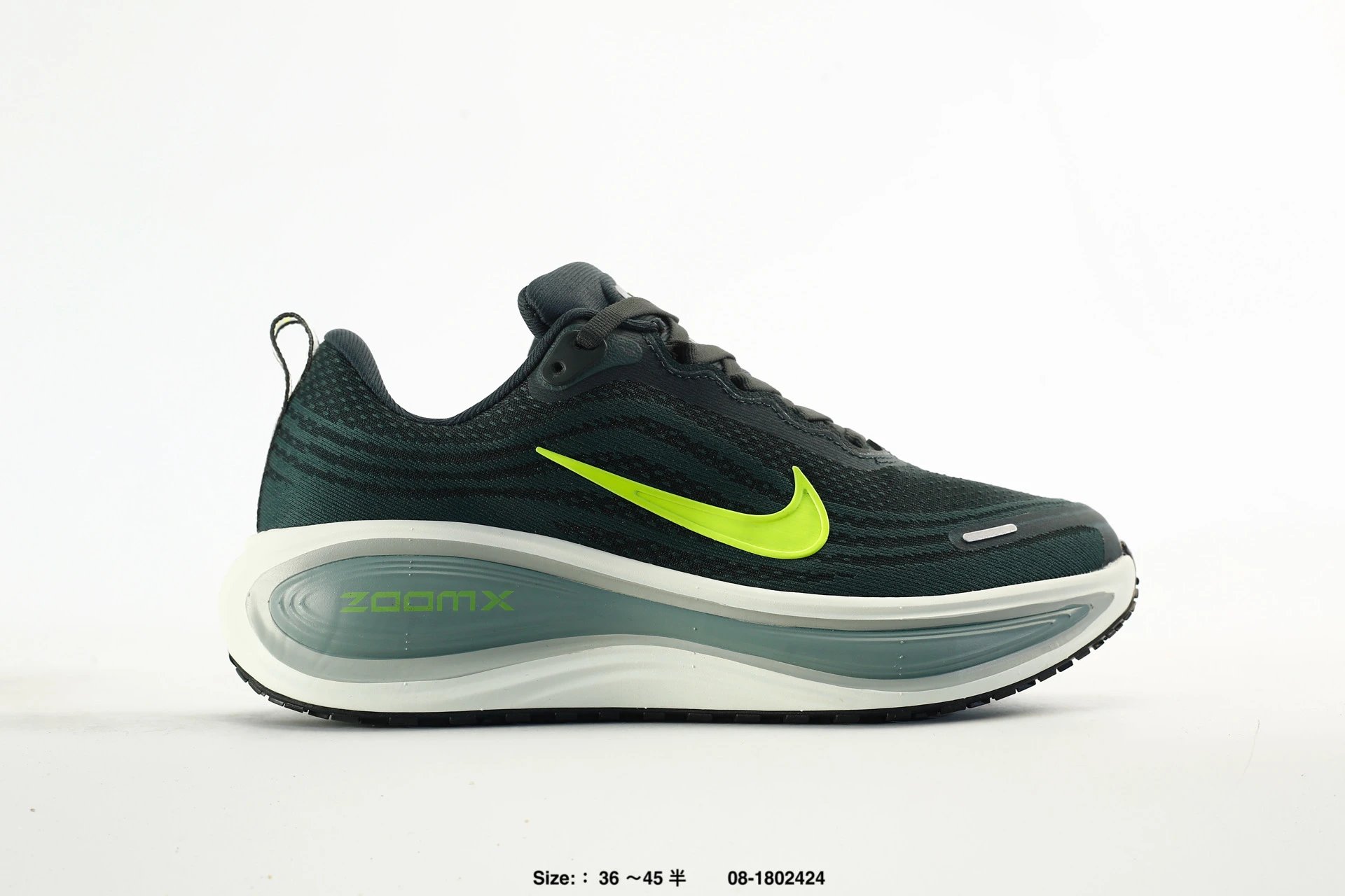 公司级Nike Vomero Plus 耐克 舒适减震防滑 低帮跑步鞋 全掌ReactX泡绵中底 前掌和后跟还配备了Air Zoom气垫单元 据说跑起来更快更舒