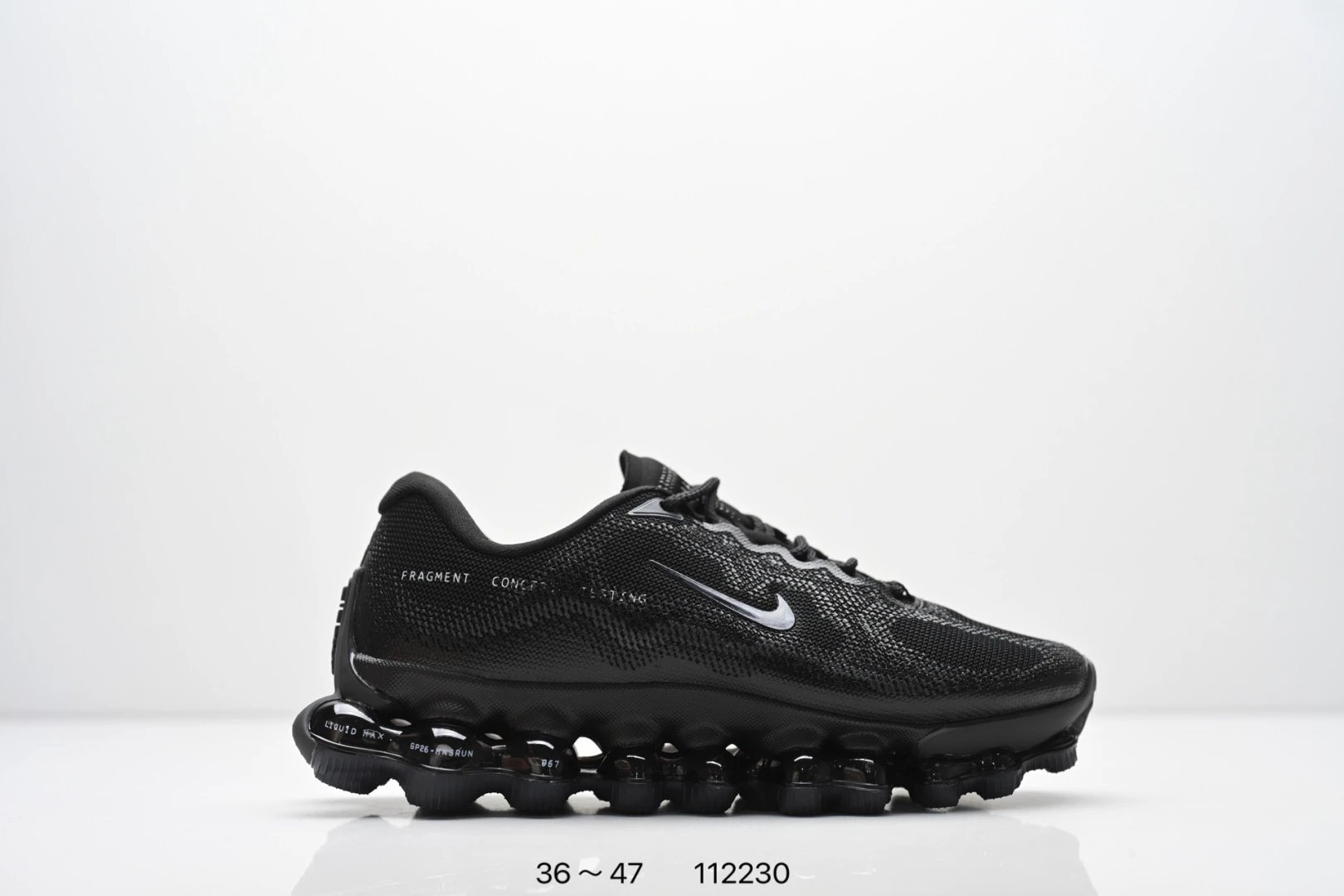 Nike Air Liquid Max 耐克 舒适贴合 耐磨防滑 全掌气垫缓震 低帮运动跑步鞋，时尚舒适的穿着感受和出众格调 鞋款设计灵感源自经典 搭配全掌气垫和新颖配色 彰显的出众创新 缔造非凡舒适