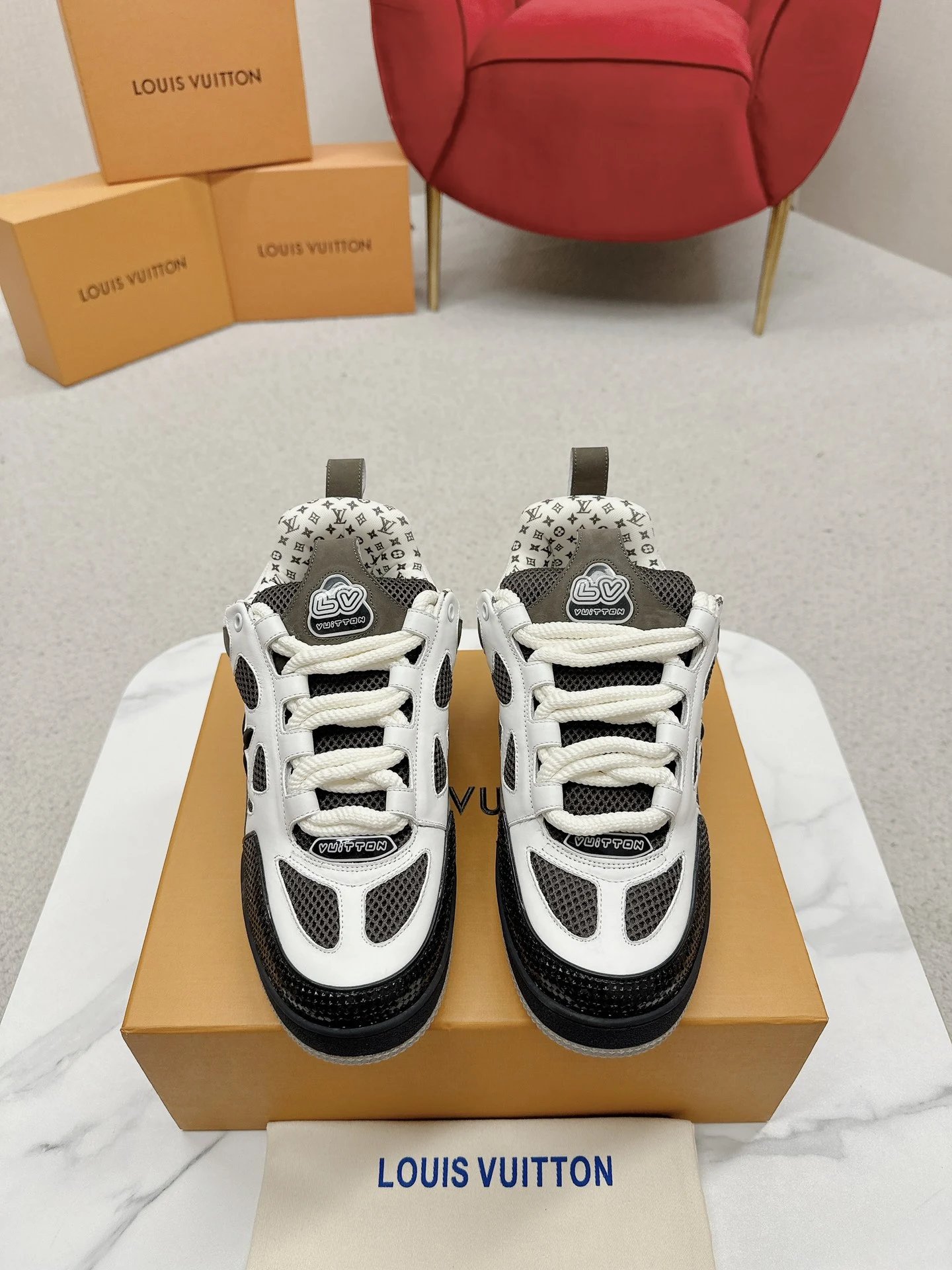 Louis Vuiton lv Skate 系列面包鞋-滑板鞋-篮球鞋-休闲运动鞋 顶级版本原版购入开发做货[烟花]lv Skate 从 2020 年开始延续 The View 专业滑板鞋款，这种风格