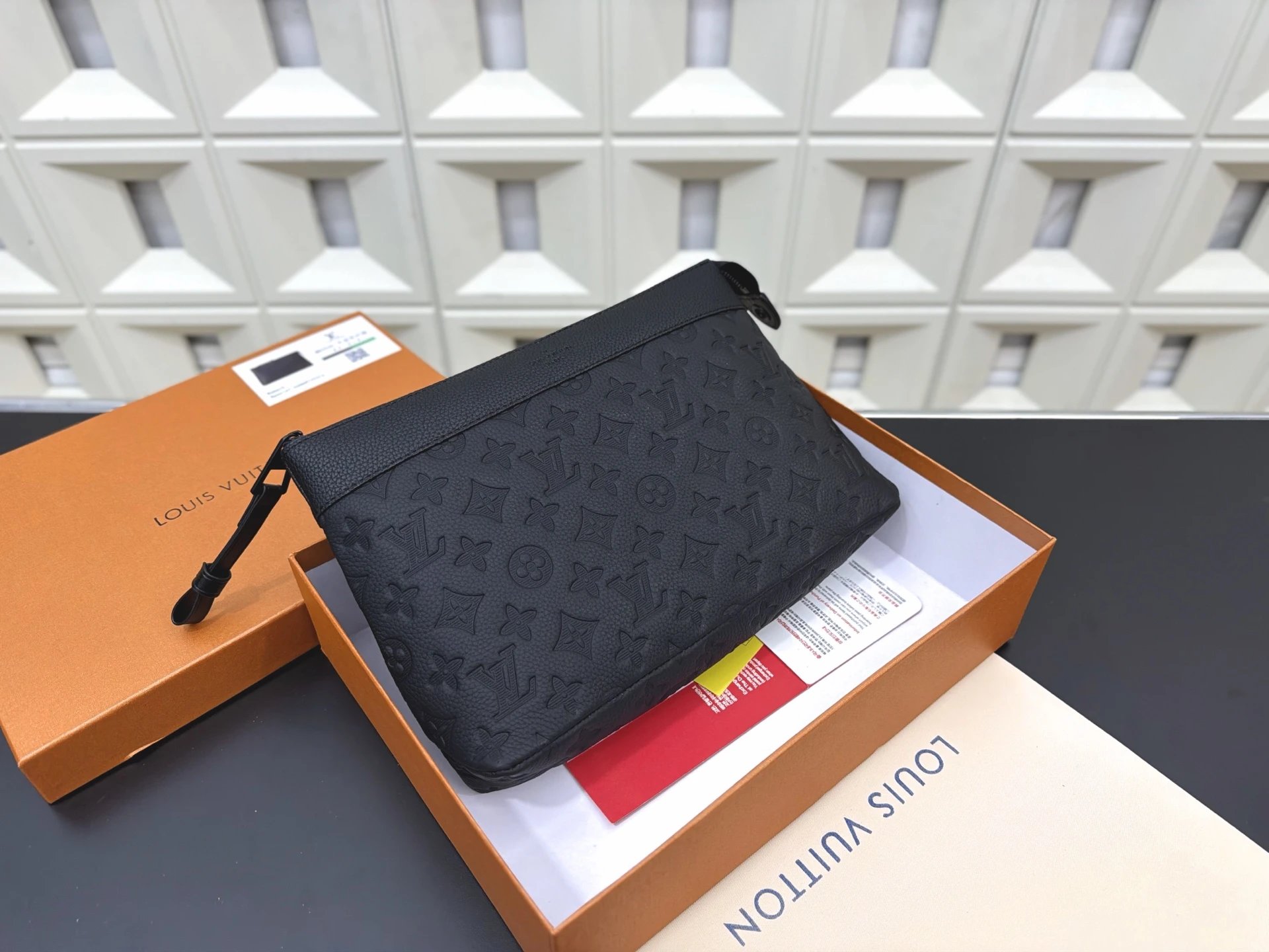 Louisvuitton lv 原版 POCHETTE VOYAGE 手拿包 洗漱包 男士手包 实物拍摄 配送防尘布袋 礼盒 29 x 21 cm 