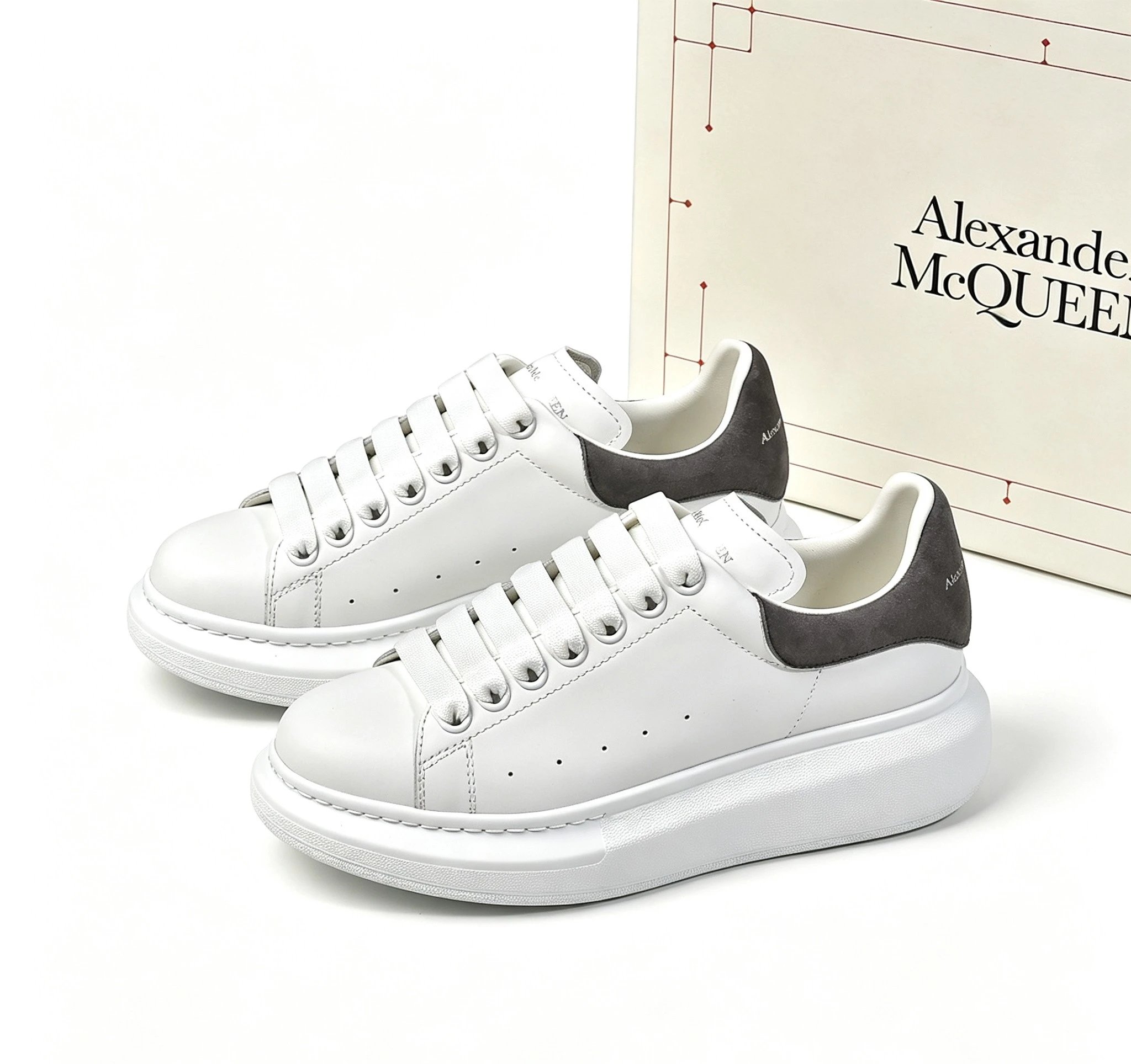 顶级版本情侣款带品牌飞机盒 ALEXANDER MQUEEN 亚历山大.麦昆 流水的时尚，经典 款-1