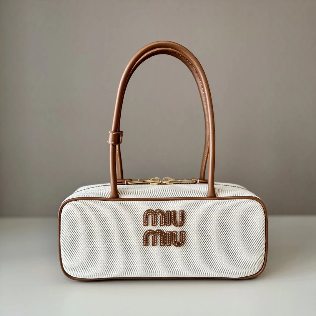 Miumiu 保龄球拼接帆布白 再生拼接皮革A
