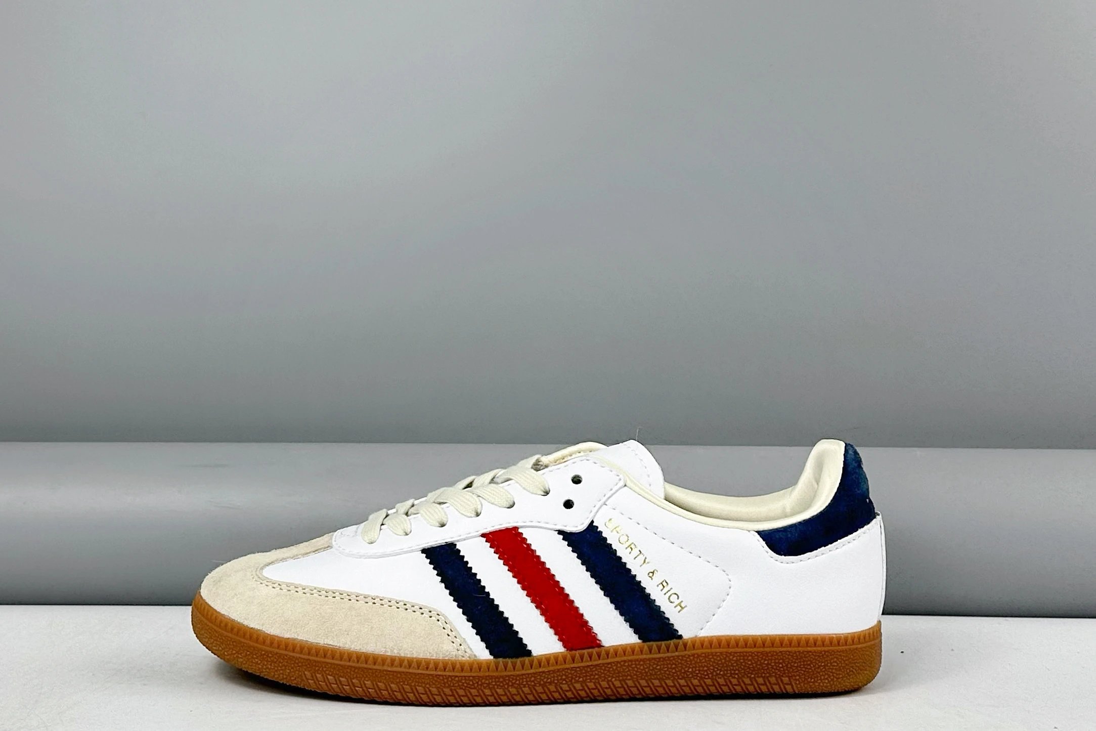 特价 独家实拍Adidas Originals Samba OG”Olympics“桑巴舞系列绅士德训足球风百搭低帮休闲运动板鞋“联名白藏蓝学院红金牌”IH8338