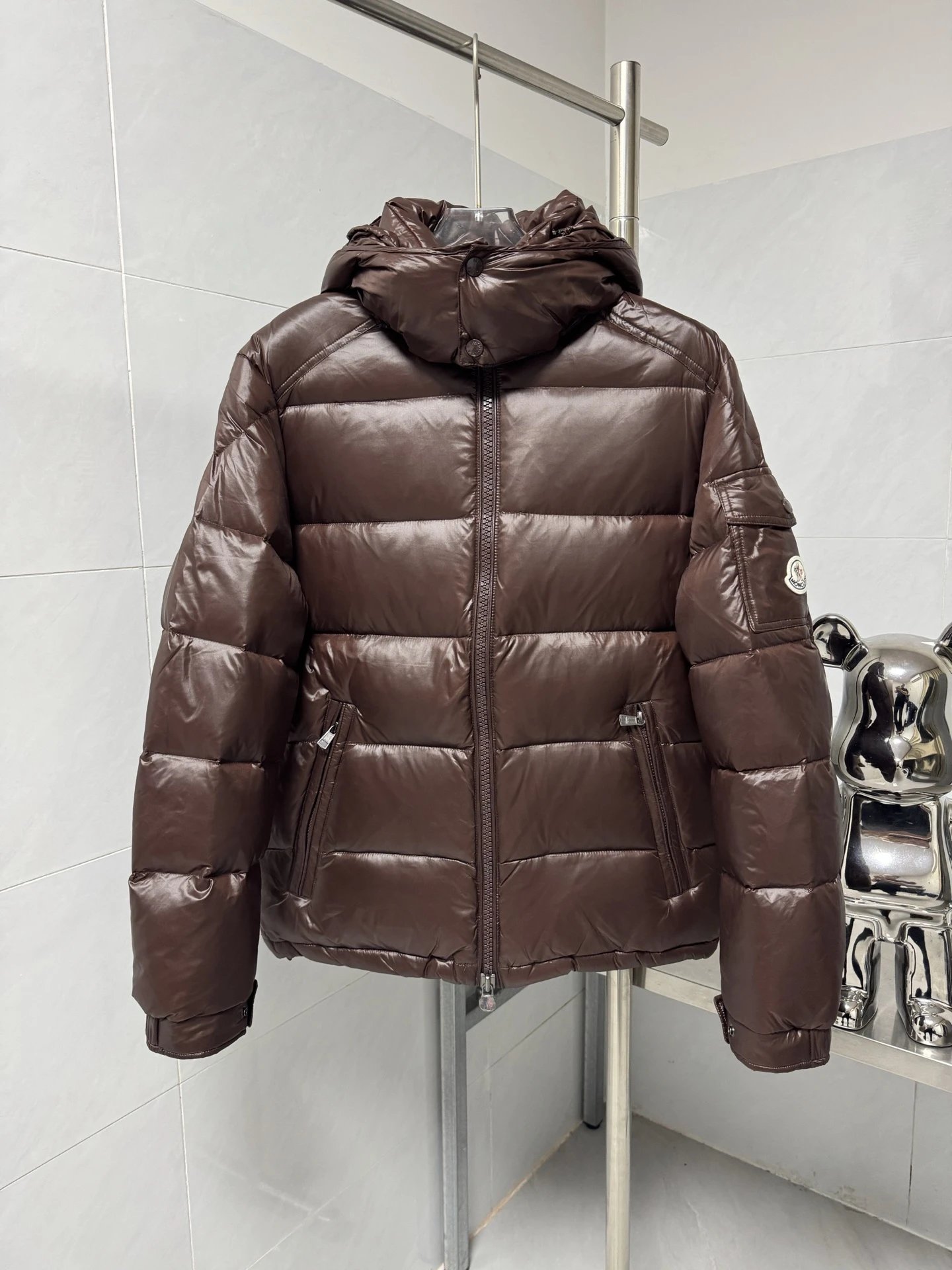 Moncler Maire男女款短款演绎玛雅经典 面料：科技尼龙亮漆面 客供面料 高度蓬松超标 Maire 羽绒专为喜欢精心设计基础单品的人士而设，是Moncler式，人气臻品