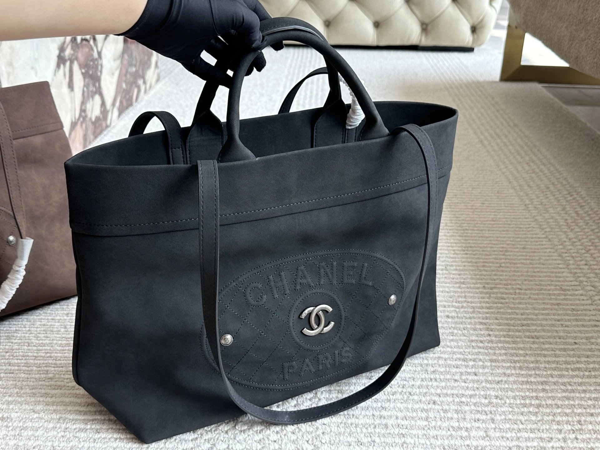 留住率性风格Vintage Chanel托特中古包这只也太能装了 装实用，装时髦 随意背，率性复古 35*28cm