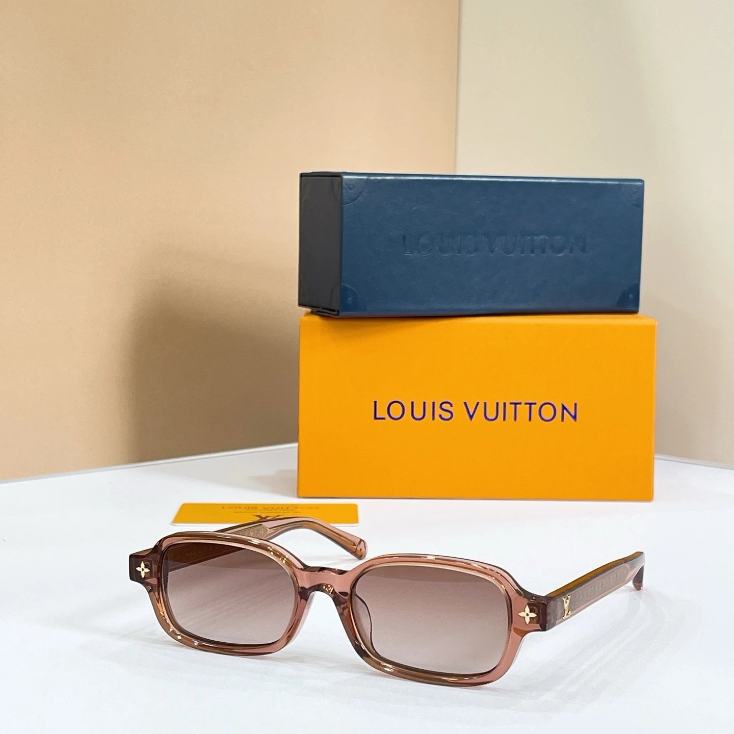 LOUIS VUITTONMODEL：Z3220U