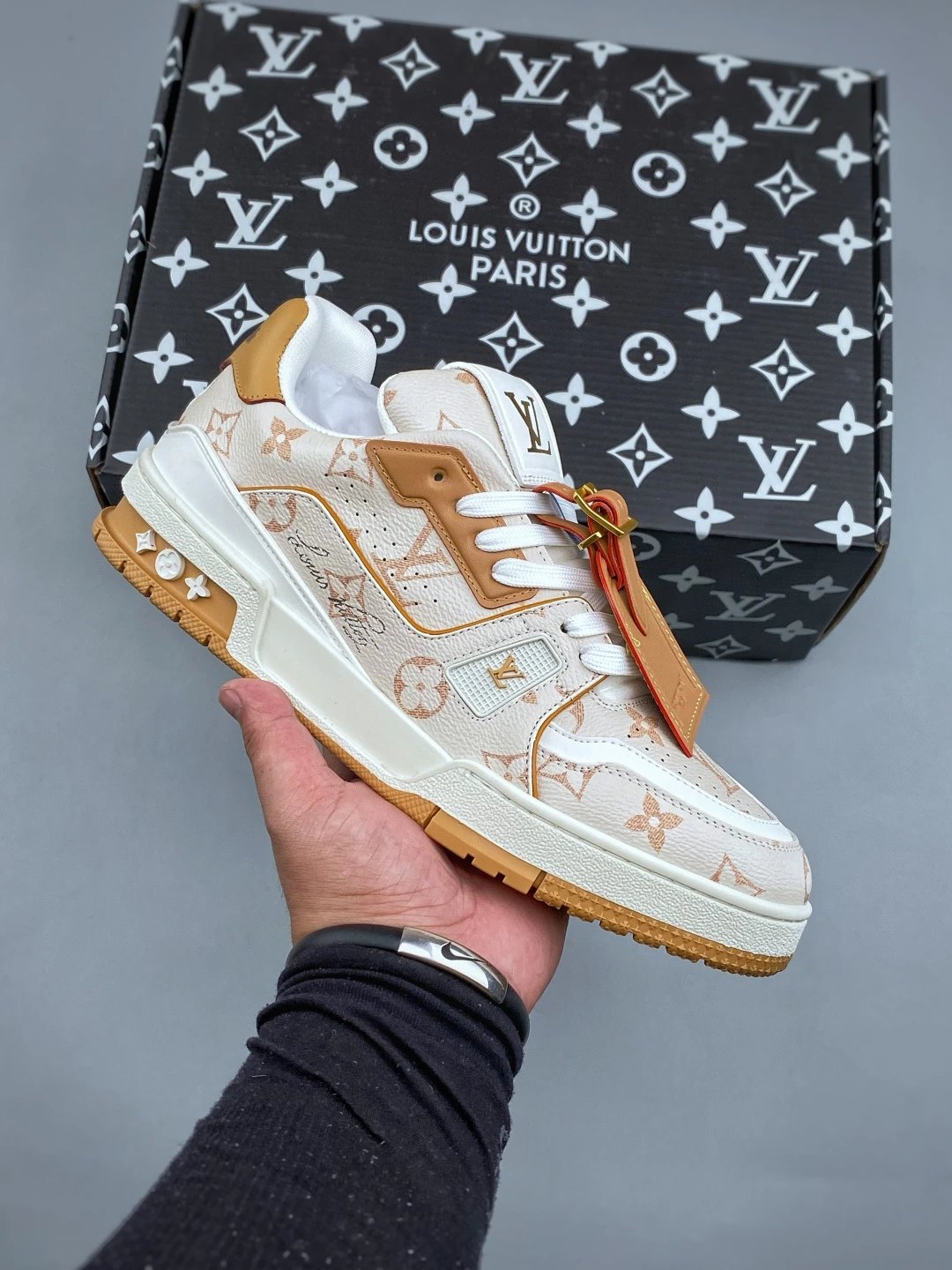 本地 终端放店 YS 纯原 广奢高端货 lv TRAINER 系列｜2026 全新上架 白羊皮革系列 lv TRAINER Sneakers 小字牛仔系列低帮复古休闲运动