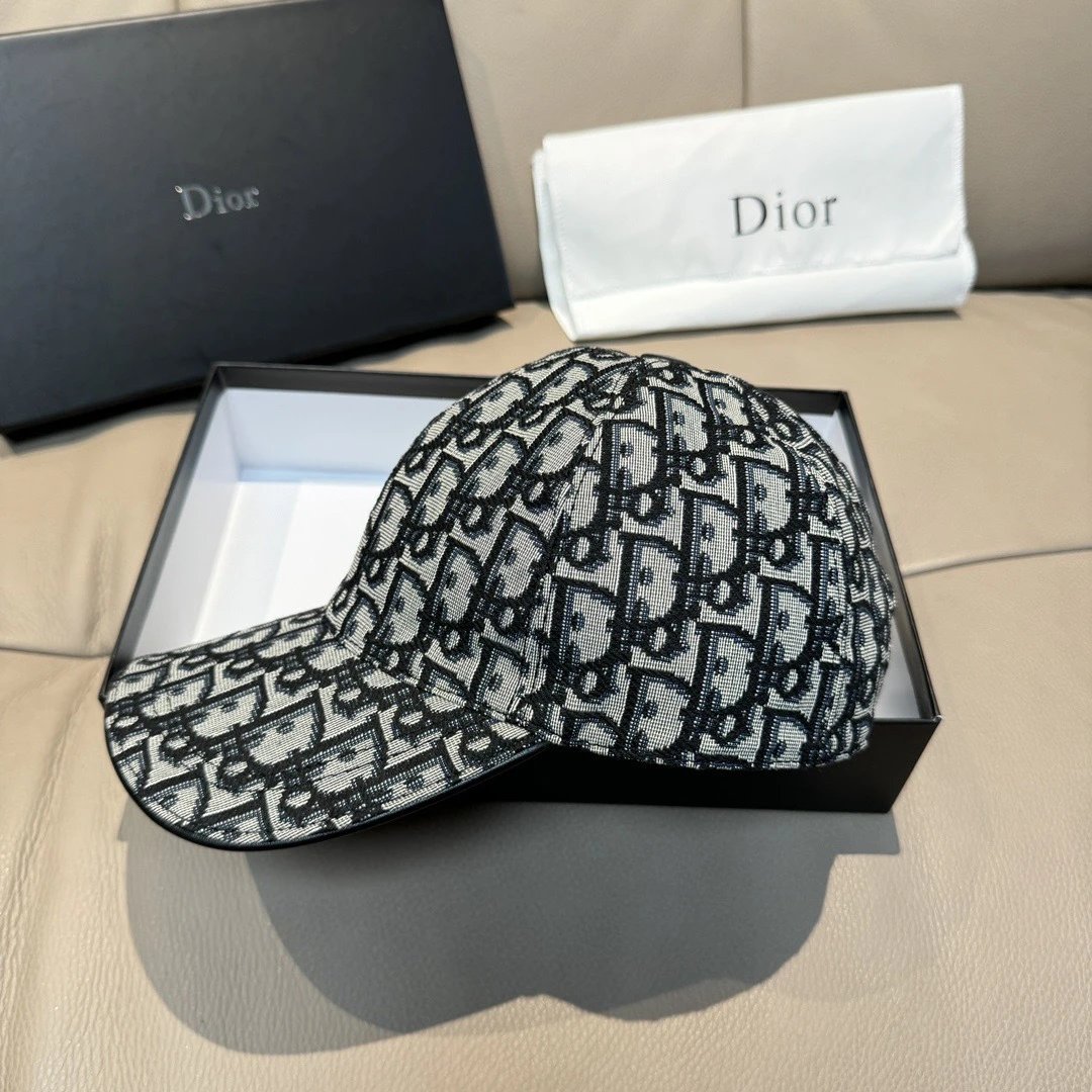 配盒子布袋，Dior(迪奥)新款原单棒球帽， Dior老花，复古韵味十足，断货热门，开模订制，原版帆布料+头层牛皮，纯棉内里，轻盈透气！质量超赞，基础头围56，贴片可调节-2