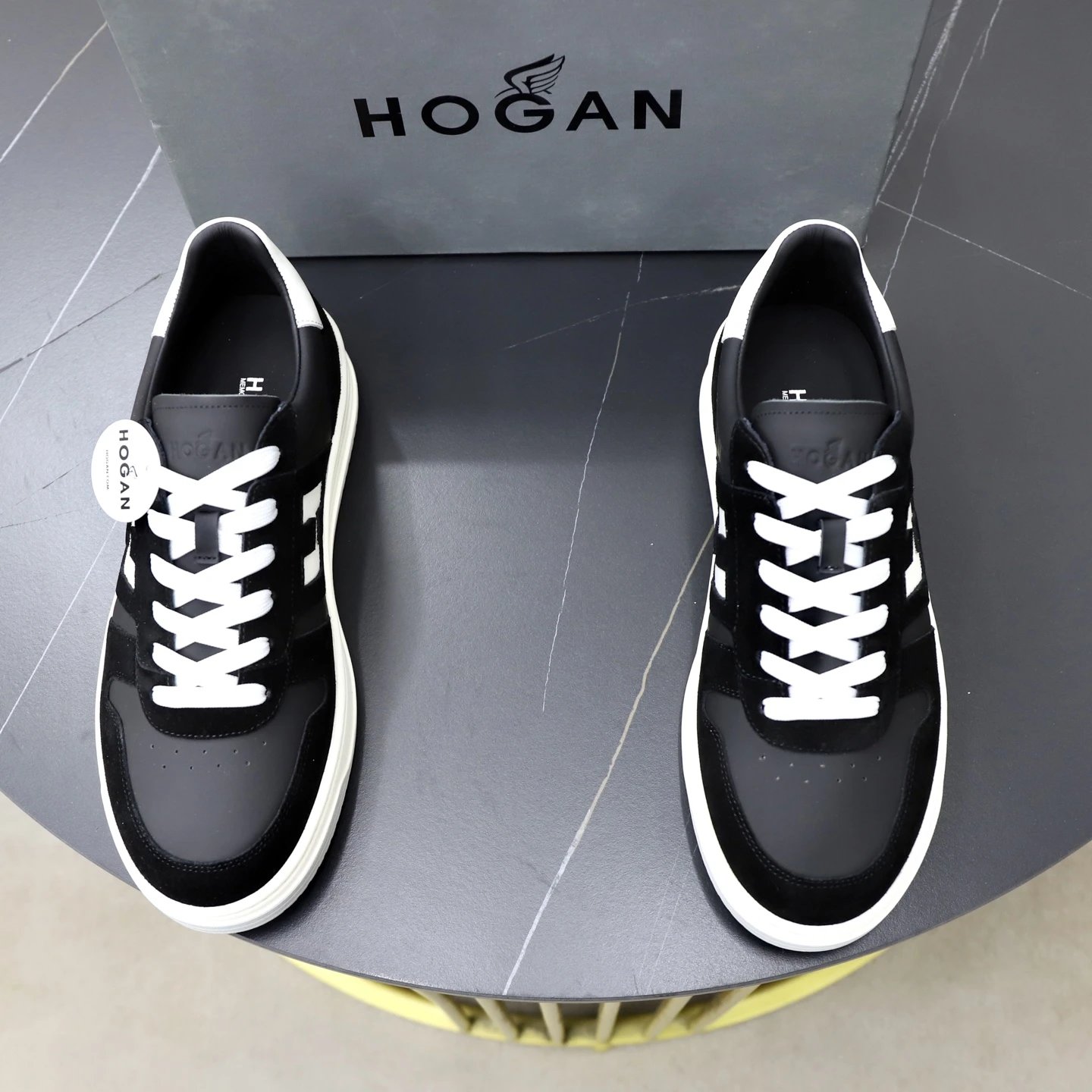 出厂：330【HOGAN 霍根】最新高版本男鞋，欢迎对比，香港休闲鞋，品质，支持，优质做工，鞋面采用意大利进口胎牛皮拼接，进口毛巾内里，原版时尚运动大底 ，休闲