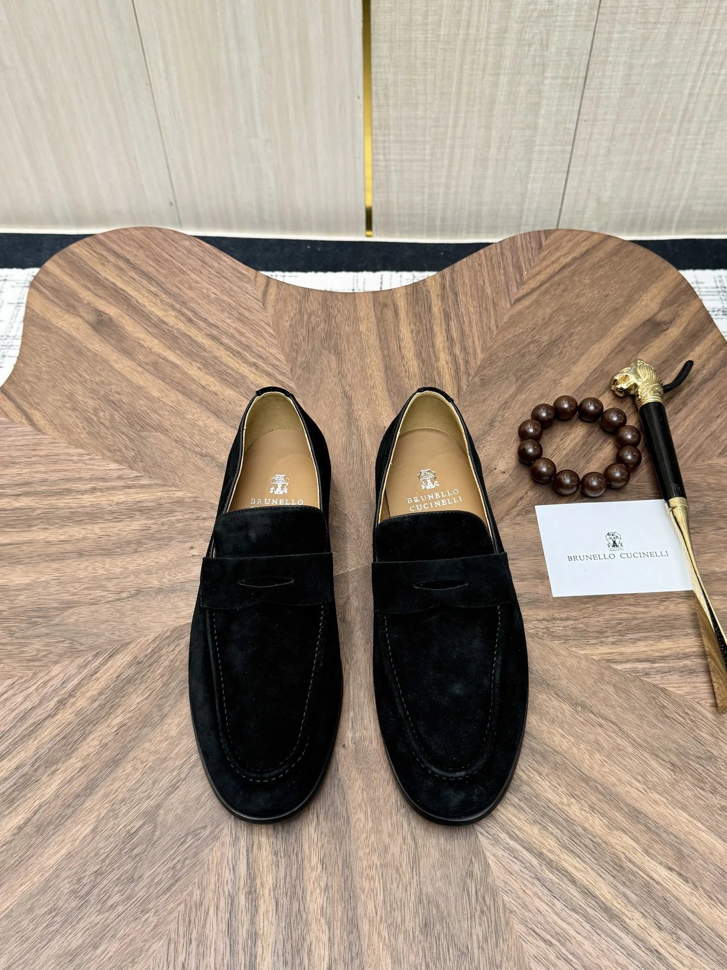 出厂280 Brunello Cucinelli 26ss 春夏新款 乐福鞋 BC是意大利知名品牌，极简主义风格，纯手工串联珠链复古又高级简约又大气，属于非常耐