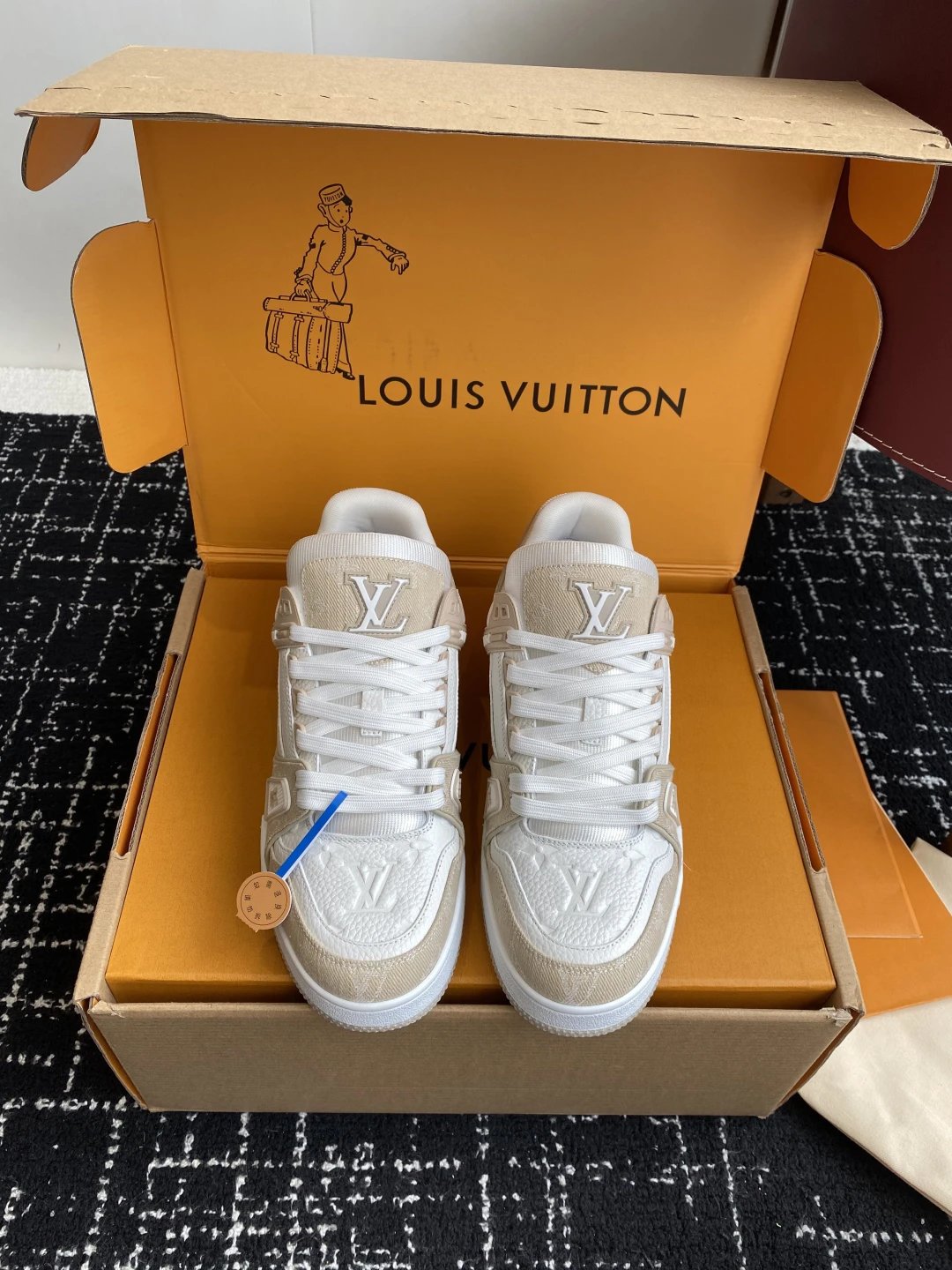 代购级490（同步盒包装） lv 25ss 驴家的爆款trainer，每个人都必须入的款，绝不后悔 超级百搭高级什么都好搭最主要是超耐看的 代工厂制程超严格材料