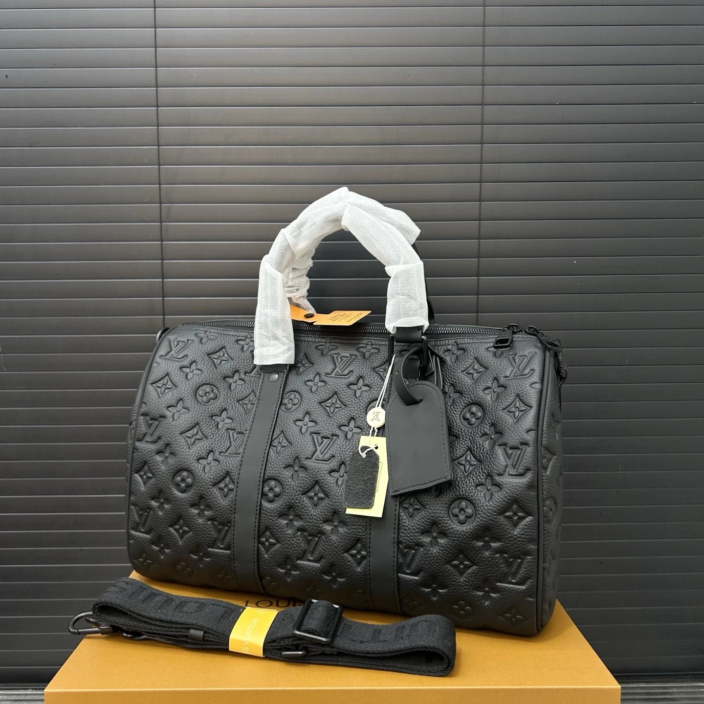 Louisvuitton lv KEEPALL 35 牛皮压花旅行包袋 单肩斜挎手提包袋 男女通用 实物拍摄 原厂面料 规格 35 cm 