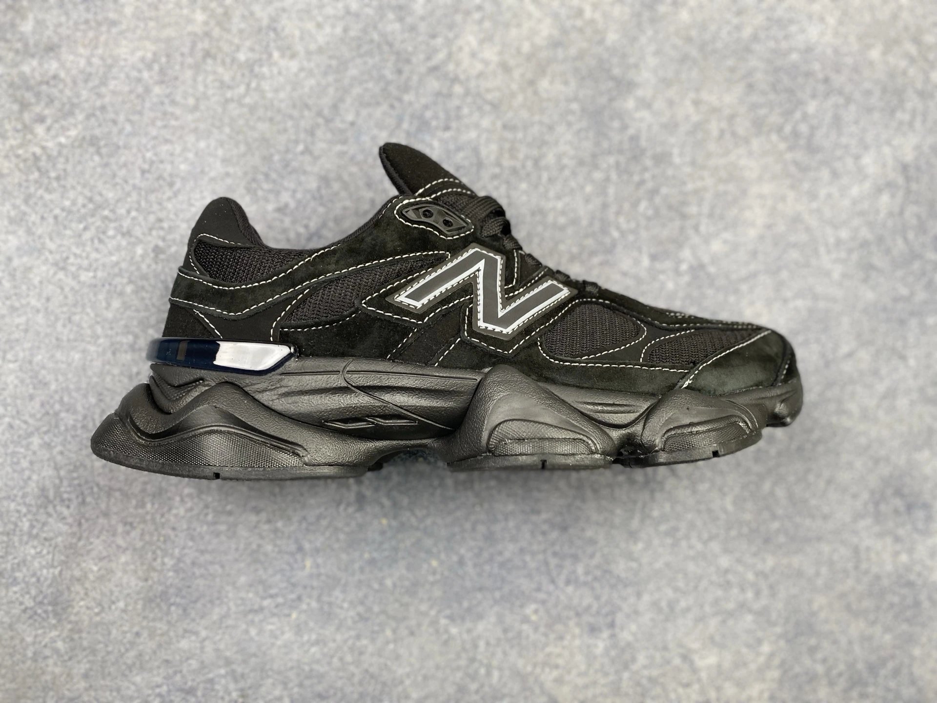 支持放店 NB New Balance NB 9060 复古单品 鞋款灵感源自设计师本人对夏日的怀日回忆