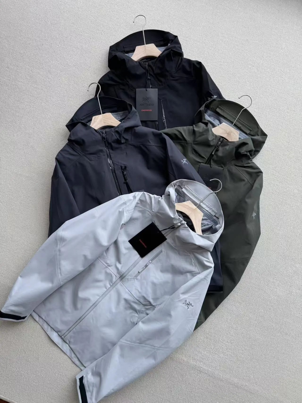 niao Ralle Jacket 男款防风硬壳连帽冲锋衣 29667 Rush Ralle 是为高山滑雪（Alpine Skiing）和滑雪旅行（Ski Touring） 爱好
