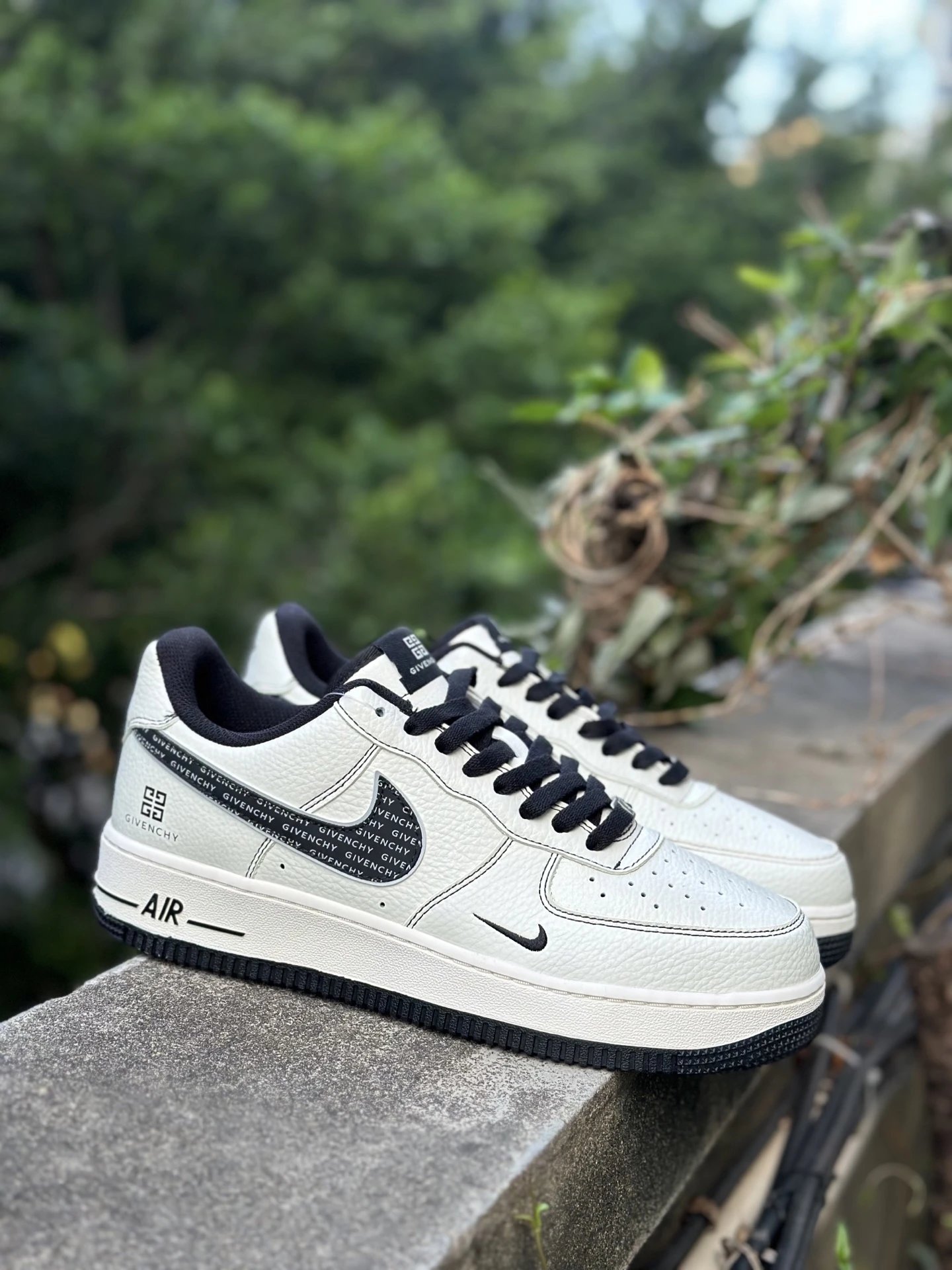 本地自取 支持放店 Nike Air Force 1 '07 Low “纪梵希联名---米白黑灰双钩 ” 高端定制 低帮休闲板鞋 定制鞋盒 大厂纯原品质出货 超高清洁度 皮料切割干净无任何毛边 细节完