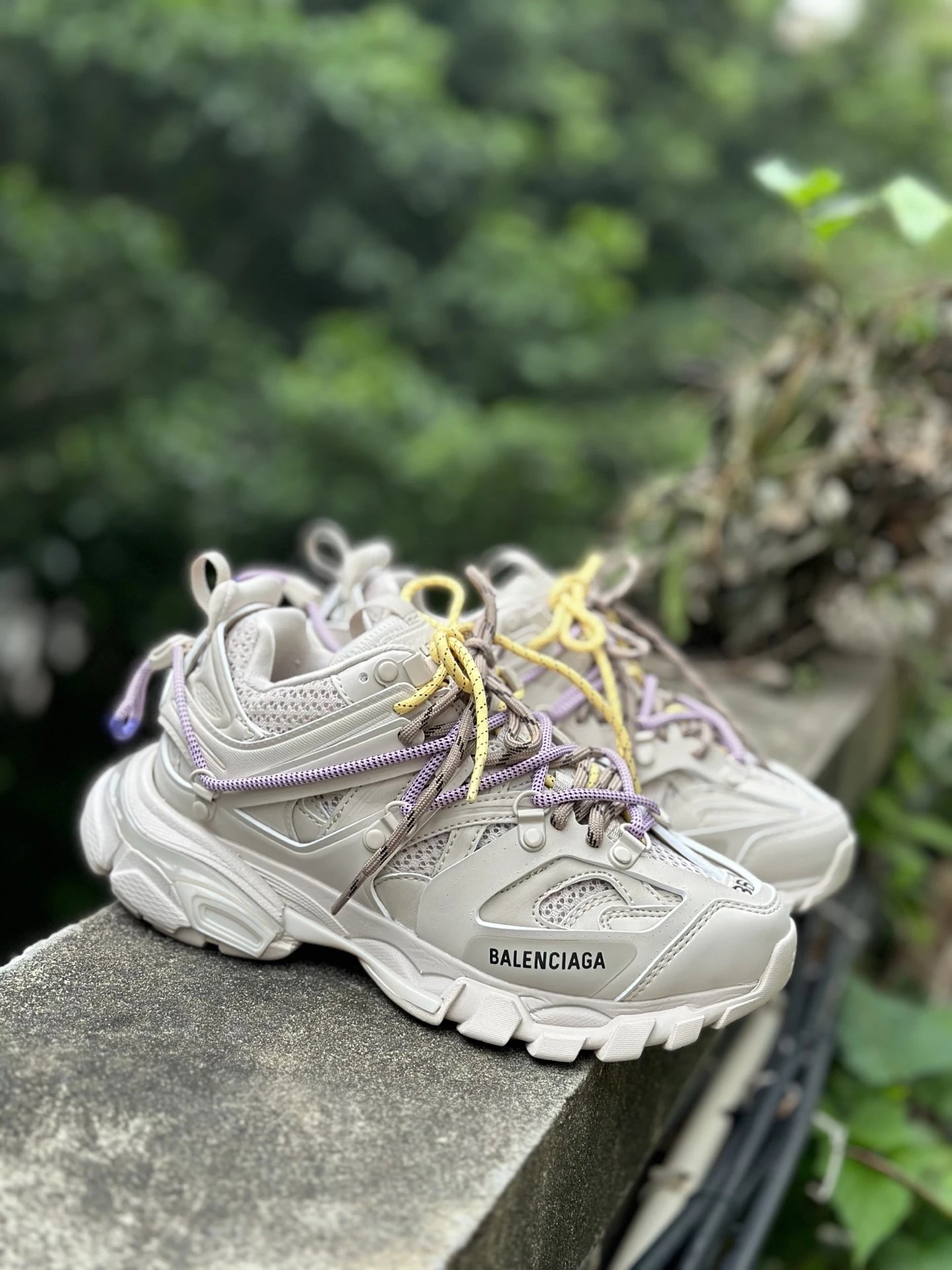 本地自取 Balenciaga 巴黎世家3.0低帮老爹鞋 Balenciaga3.0 Track.2 Open Sneaker 巴黎世家3.0 三代户外概念鞋 鞋面采用176块部件组成 ,整双鞋子从头