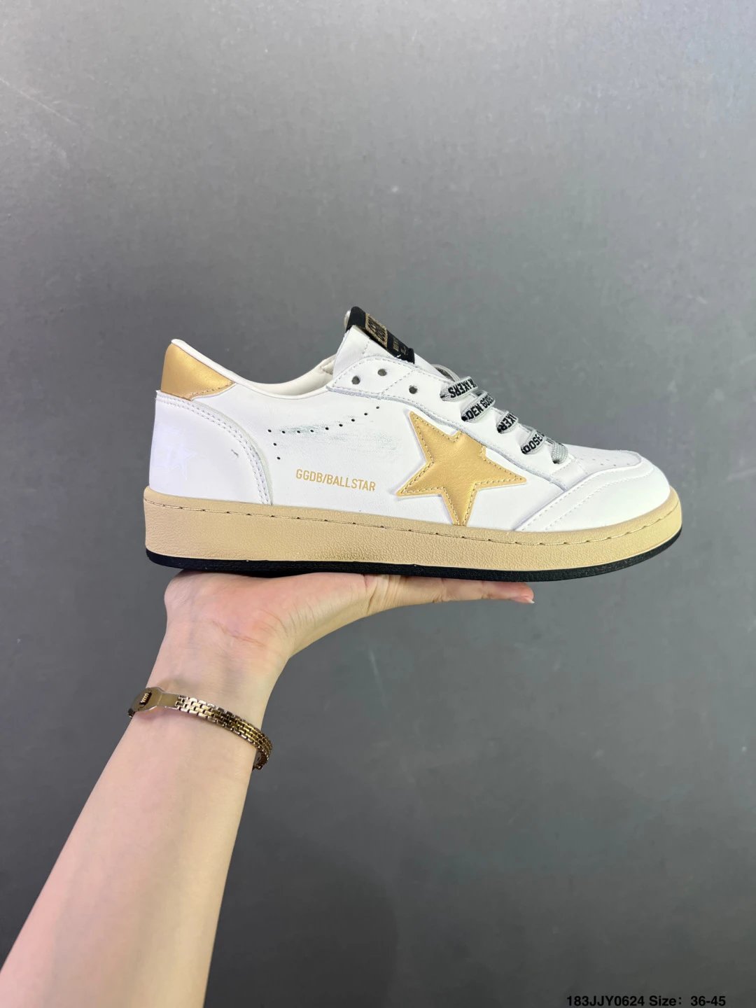 GGDB Golden Goose Super Star 小脏鞋运动鞋休闲擦脏系列 火爆全网各路明星纷纷上脚，头层牛皮小脏鞋，顶级品质 全部细节官网同步 完美精细做工，全手工打磨做旧，自带3厘米-25