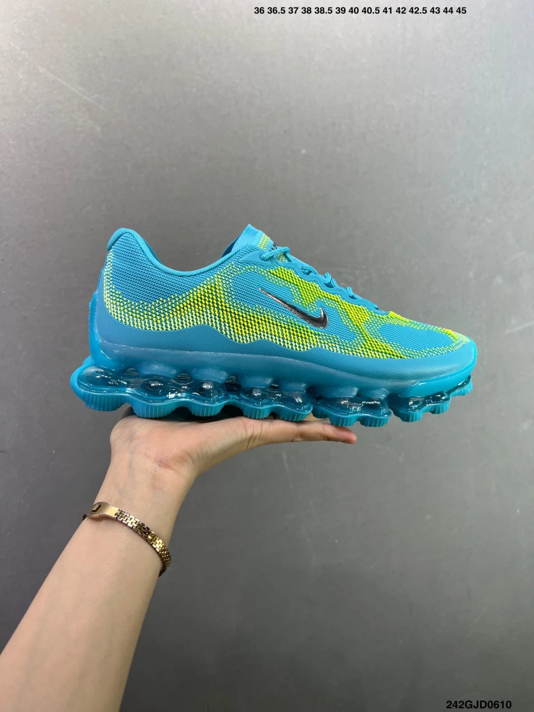 公司级Nike Air Liquid Max 耐克 舒适贴合 耐磨防滑 全掌气垫缓震 低帮运动跑步鞋 时尚舒适的穿着感受和出众格调 鞋款设计灵感源自经典 搭配全掌气垫和新颖配色 彰显的出众创新 缔-6