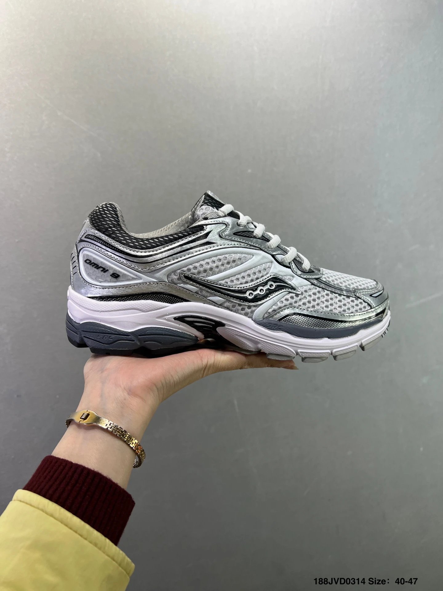 公司级Saucony索康尼 Pro Grid Omni 9 全擎9 舒适柔软跑步鞋 实拍首发 材料缓震 结构缓震 实现全掌缓震 创造舒适脚感 多材质拼接鞋面 复古韵味十足 原汁原味复刻 开启复古潮-7